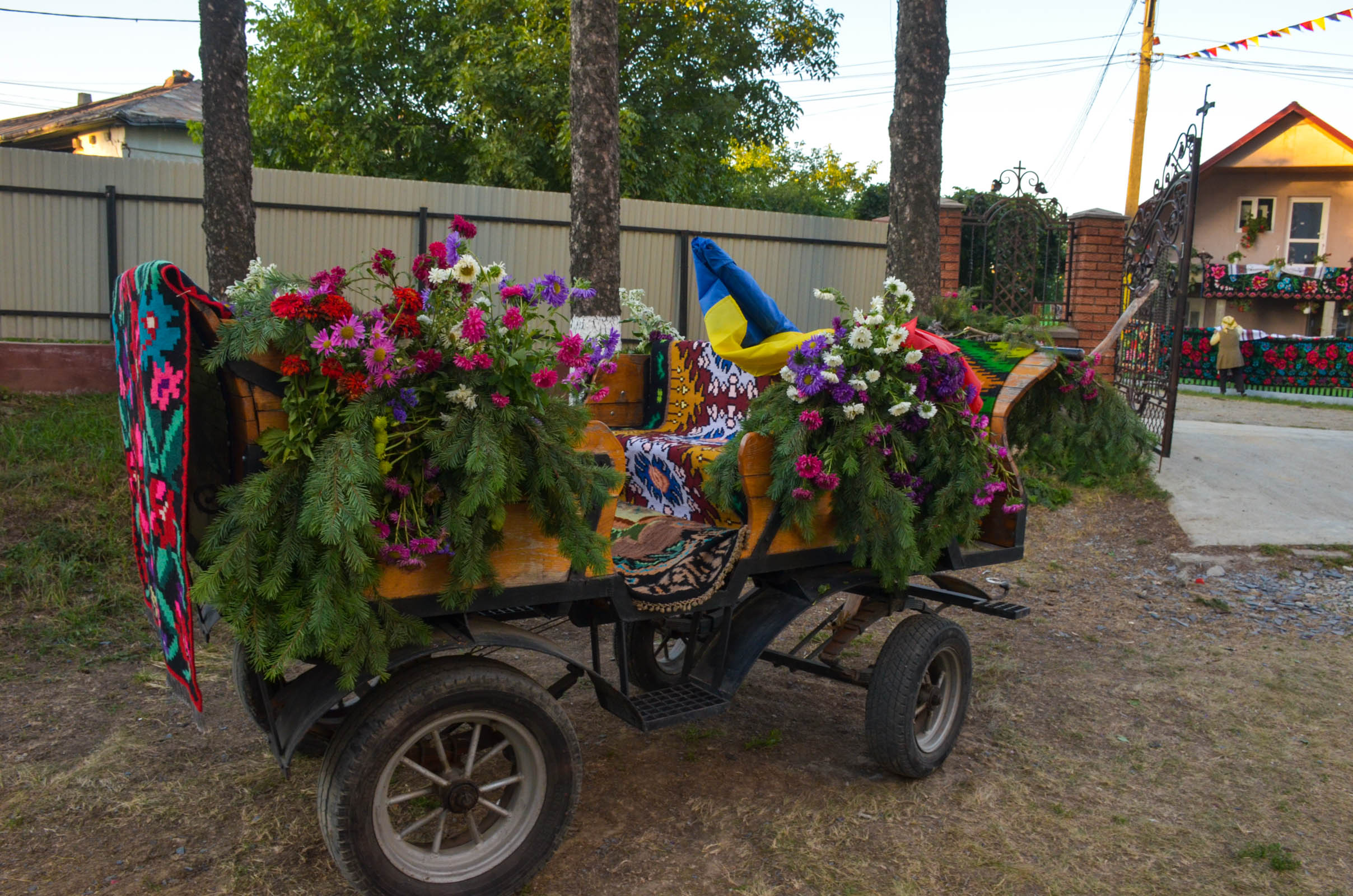 Resfințire de biserică la Corni: „Dumnezeu nu se lasă niciodată dator, ci El le răsplătește oamenilor care încearcă să împlinească cuvântul Său”