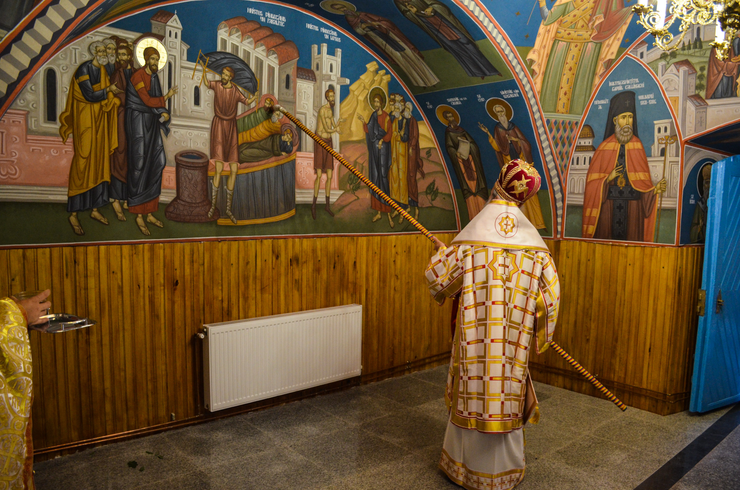 Resfințire de biserică la Corni: „Dumnezeu nu se lasă niciodată dator, ci El le răsplătește oamenilor care încearcă să împlinească cuvântul Său”