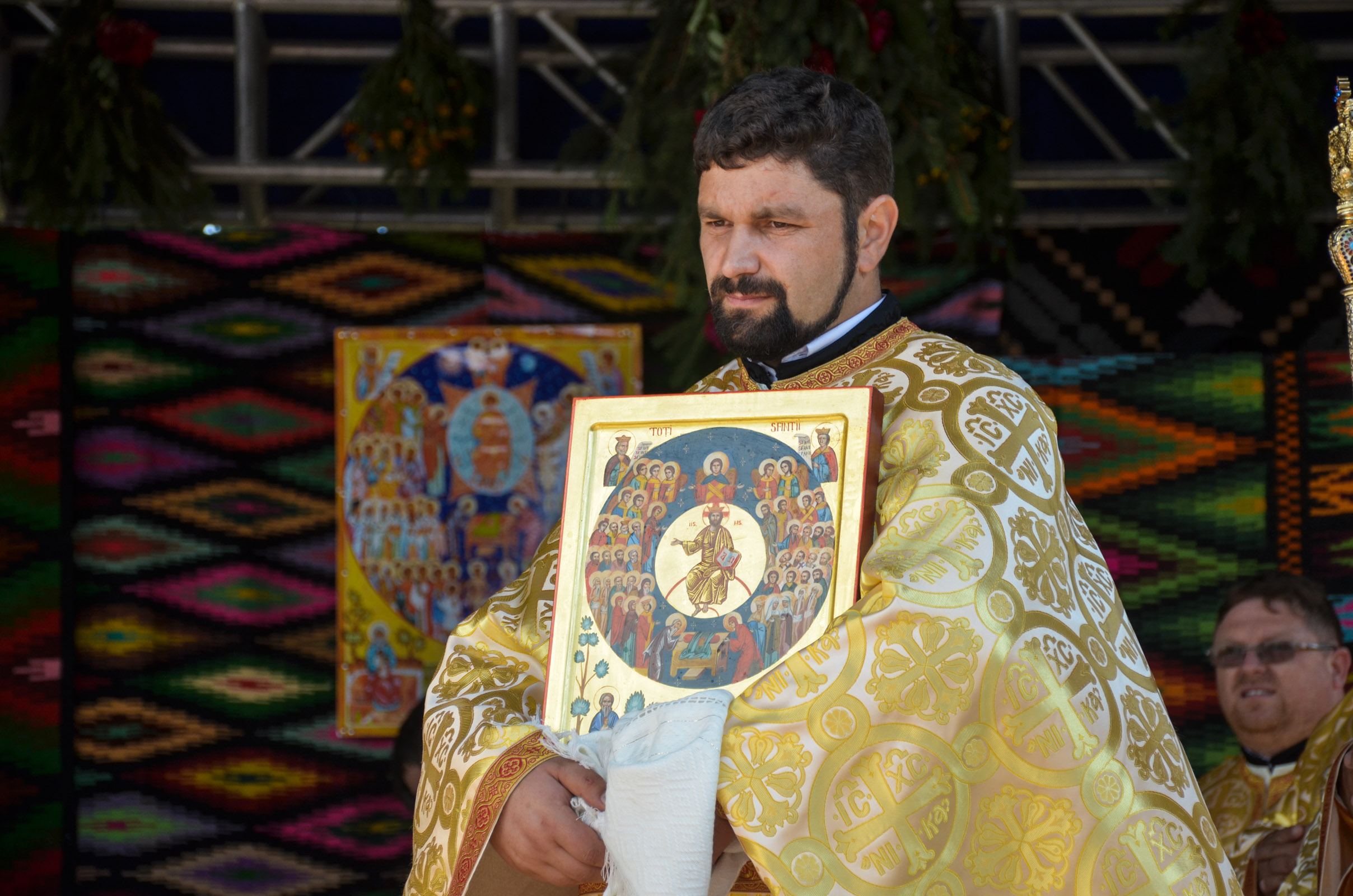 Resfințire de biserică la Corni: „Dumnezeu nu se lasă niciodată dator, ci El le răsplătește oamenilor care încearcă să împlinească cuvântul Său”