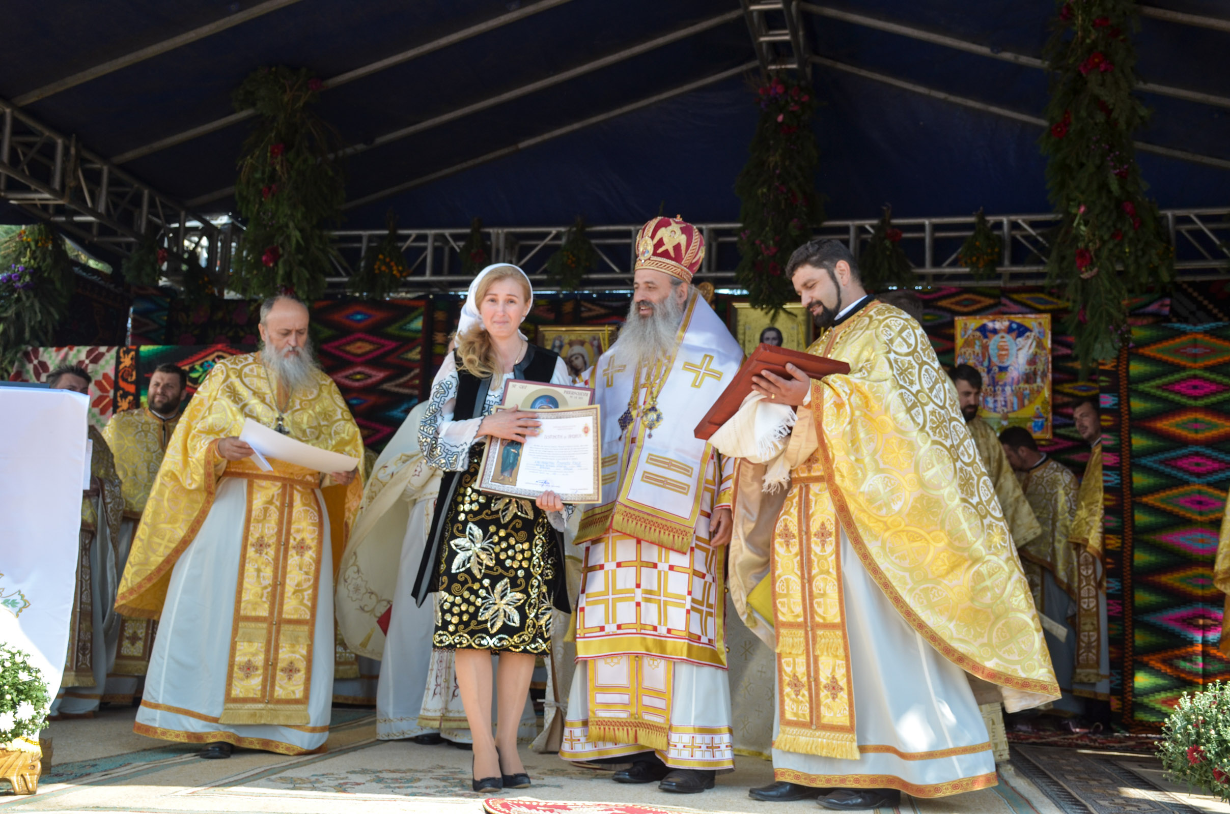 Resfințire de biserică la Corni: „Dumnezeu nu se lasă niciodată dator, ci El le răsplătește oamenilor care încearcă să împlinească cuvântul Său”