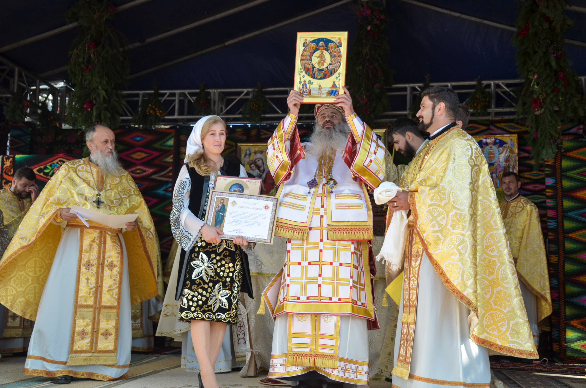 Resfințire de biserică la Corni: „Dumnezeu nu se lasă niciodată dator, ci El le răsplătește oamenilor care încearcă să împlinească cuvântul Său”