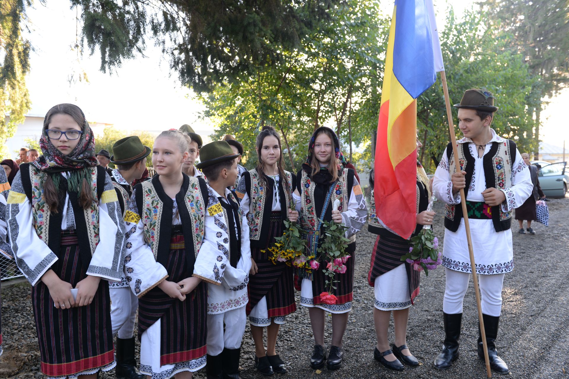 IPS Teofan a resfințit Biserica „Sfinții Arhangheli Mihail şi Gavriil” din Poiana, comuna Vorona