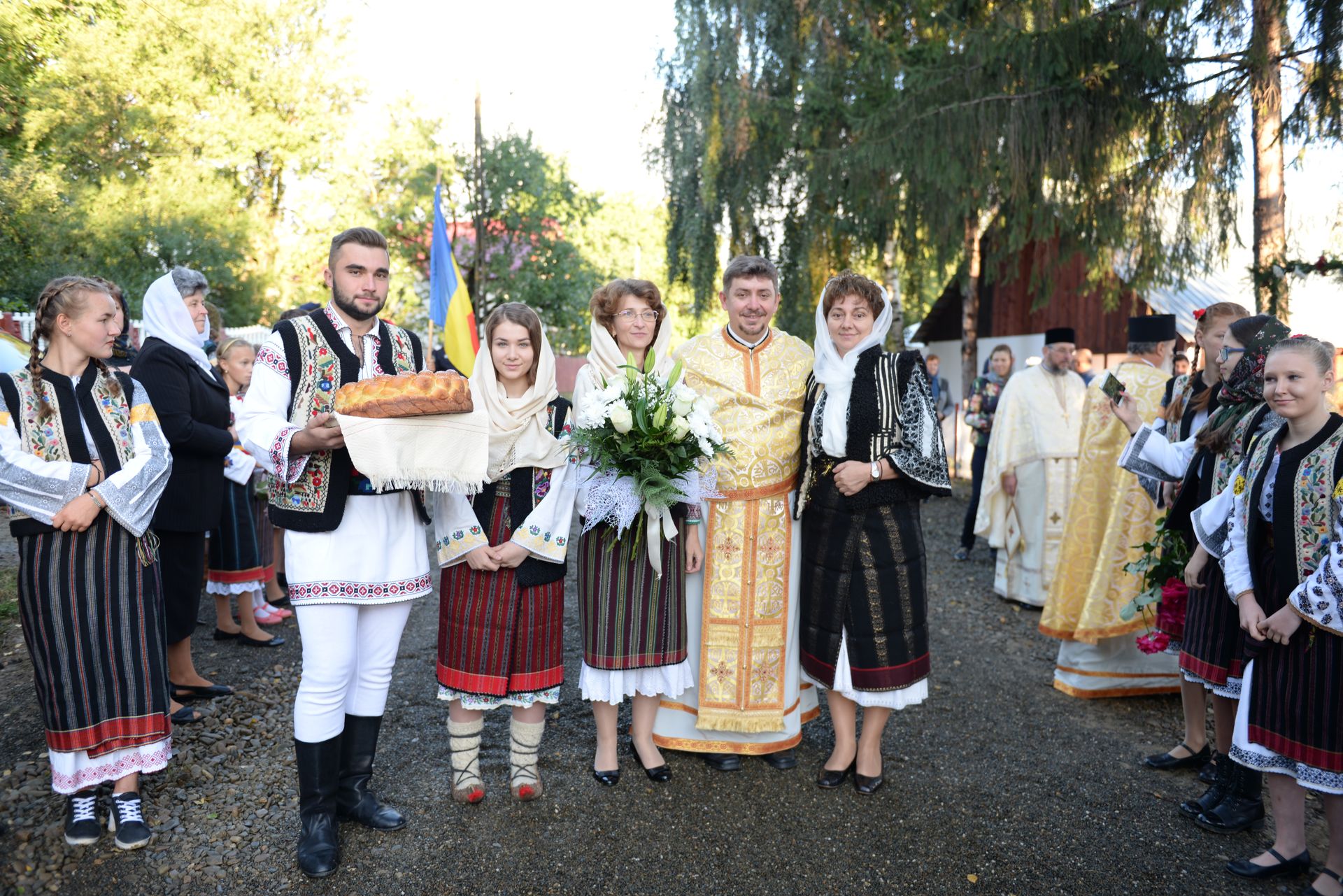 IPS Teofan a resfințit Biserica „Sfinții Arhangheli Mihail şi Gavriil” din Poiana, comuna Vorona