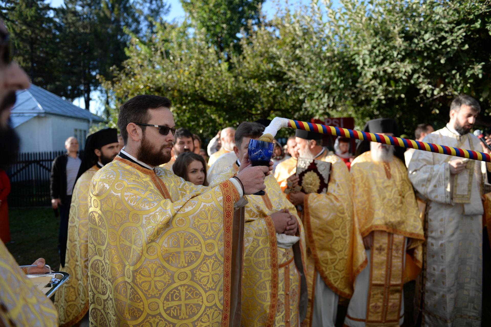 IPS Teofan a resfințit Biserica „Sfinții Arhangheli Mihail şi Gavriil” din Poiana, comuna Vorona