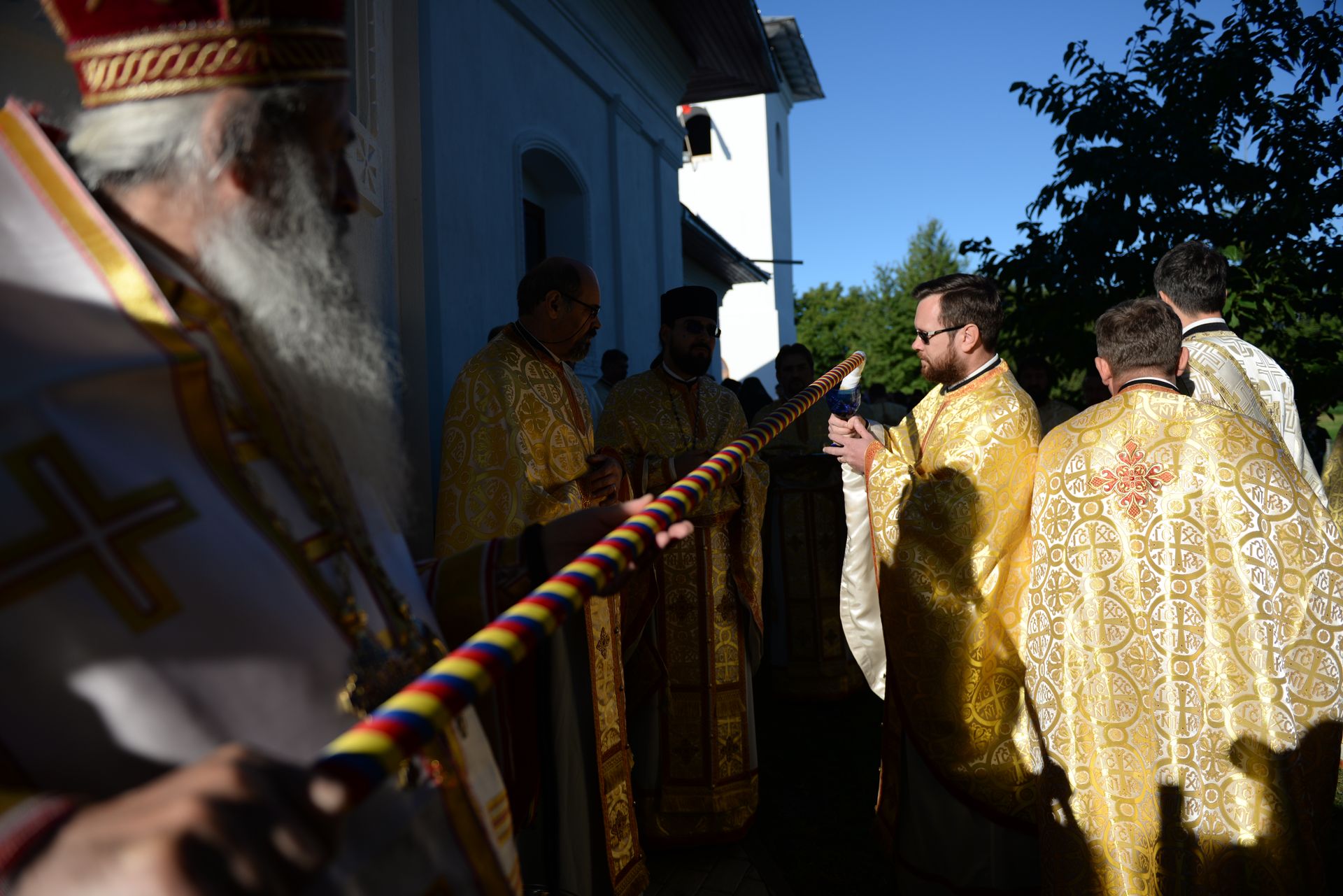 IPS Teofan a resfințit Biserica „Sfinții Arhangheli Mihail şi Gavriil” din Poiana, comuna Vorona