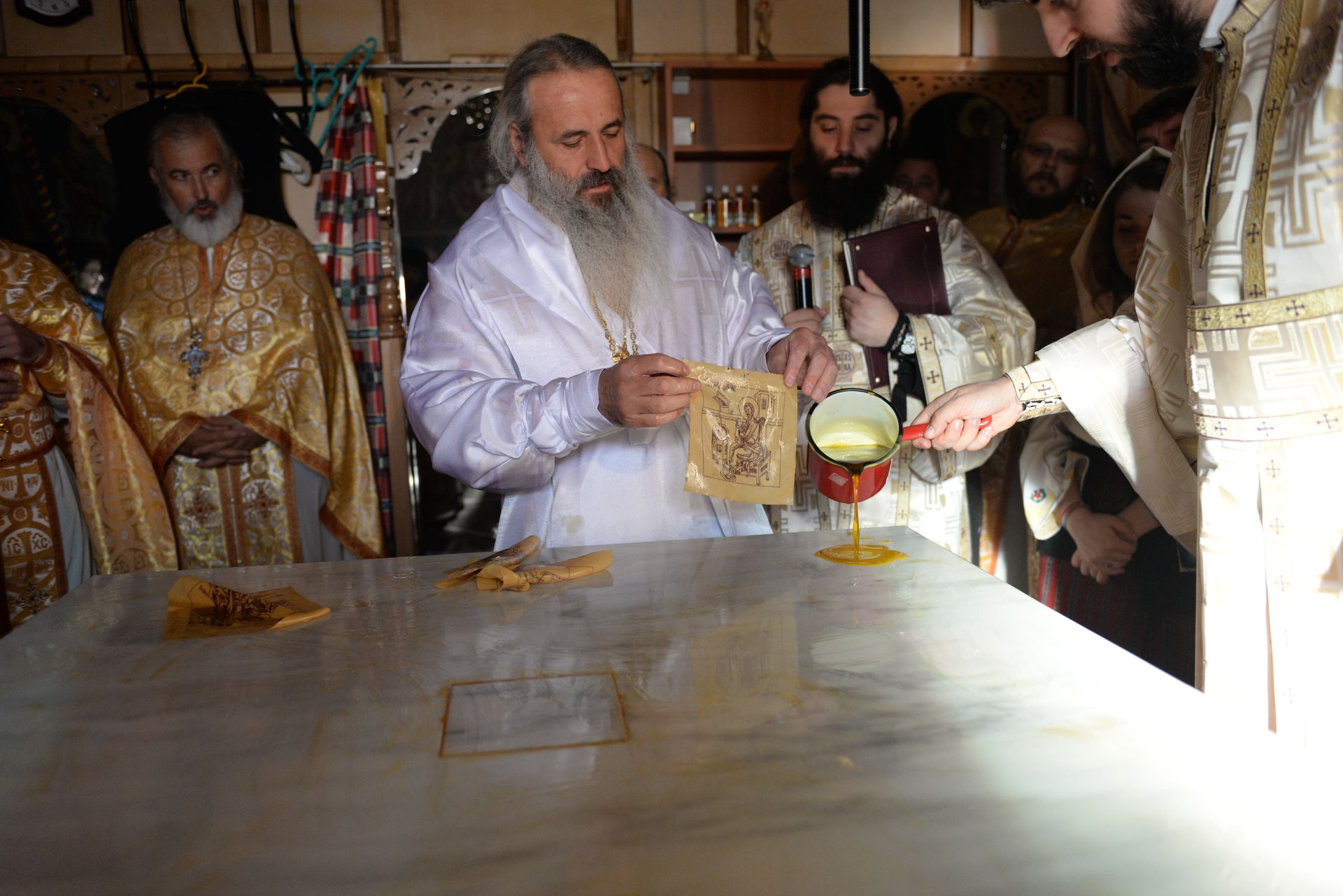 IPS Teofan a resfințit Biserica „Sfinții Arhangheli Mihail şi Gavriil” din Poiana, comuna Vorona