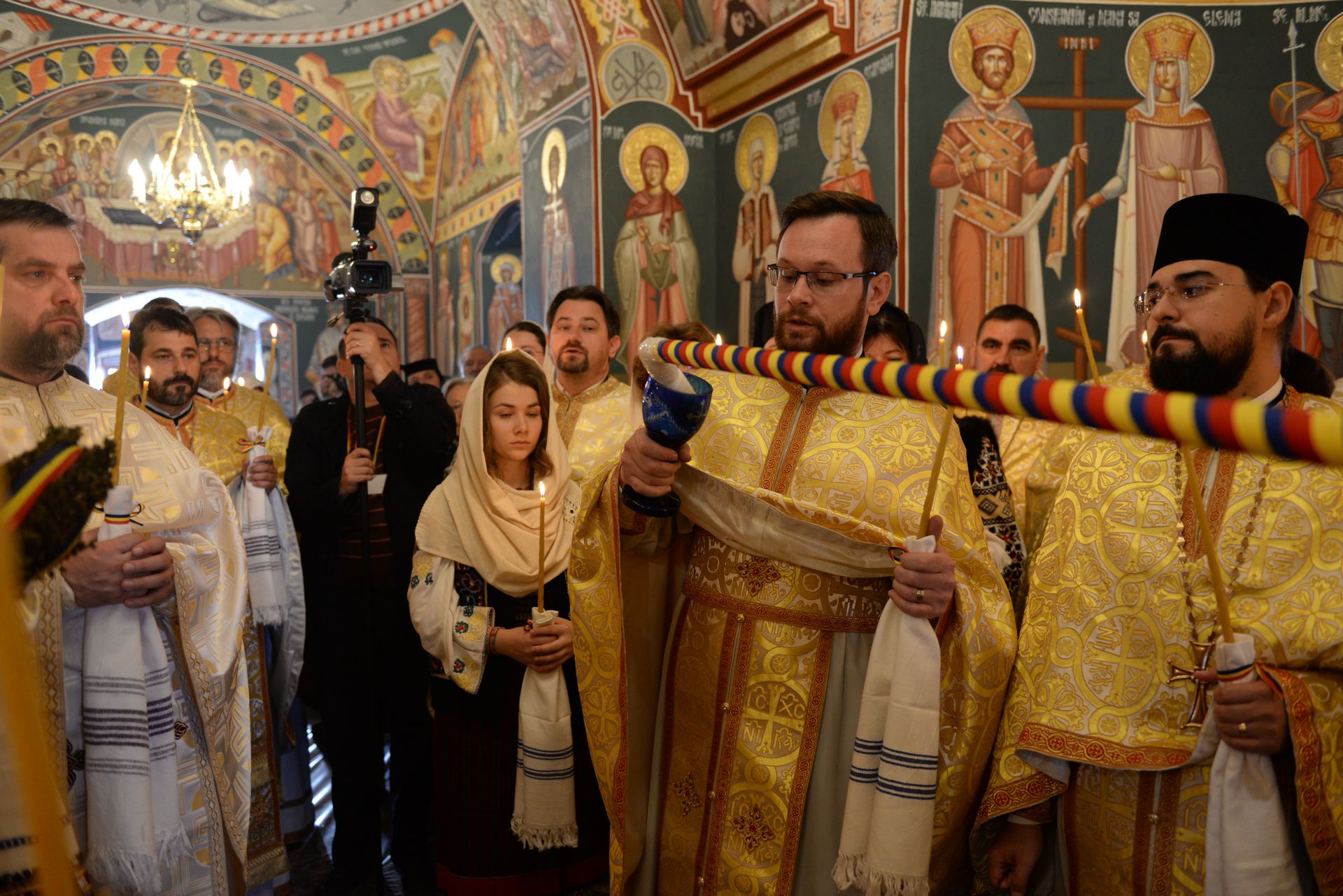 IPS Teofan a resfințit Biserica „Sfinții Arhangheli Mihail şi Gavriil” din Poiana, comuna Vorona