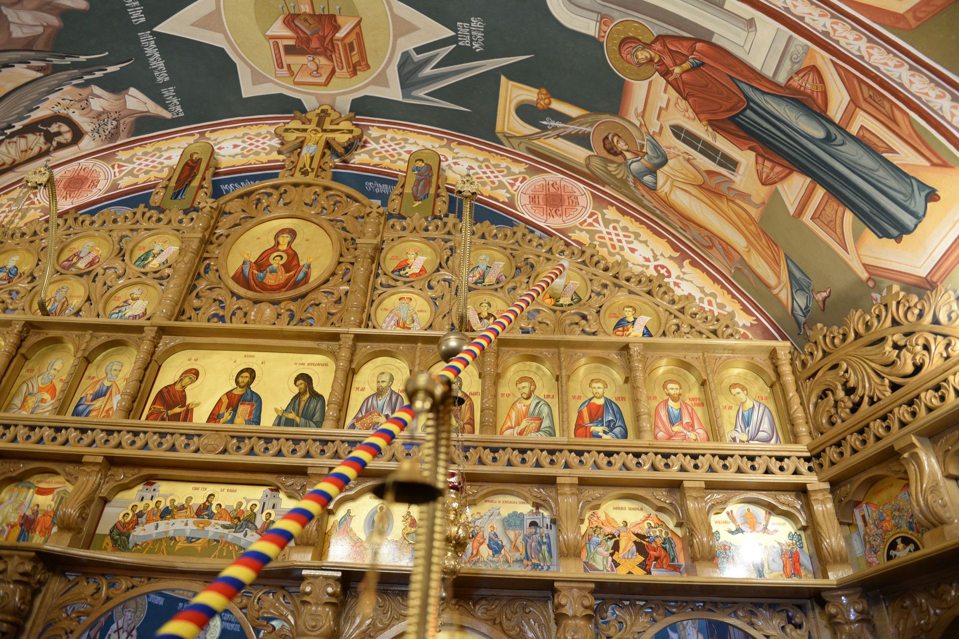 IPS Teofan a resfințit Biserica „Sfinții Arhangheli Mihail şi Gavriil” din Poiana, comuna Vorona