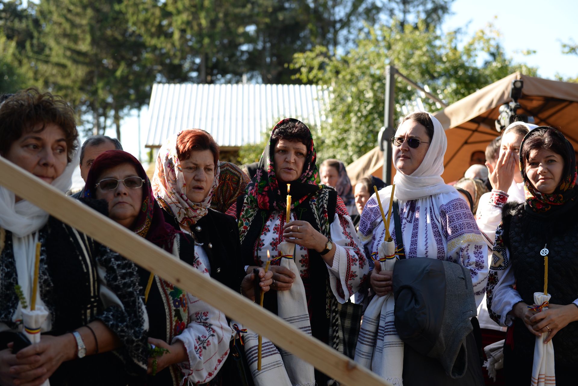 IPS Teofan a resfințit Biserica „Sfinții Arhangheli Mihail şi Gavriil” din Poiana, comuna Vorona