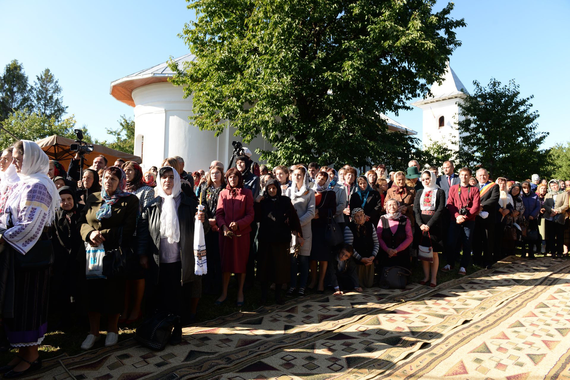 IPS Teofan a resfințit Biserica „Sfinții Arhangheli Mihail şi Gavriil” din Poiana, comuna Vorona