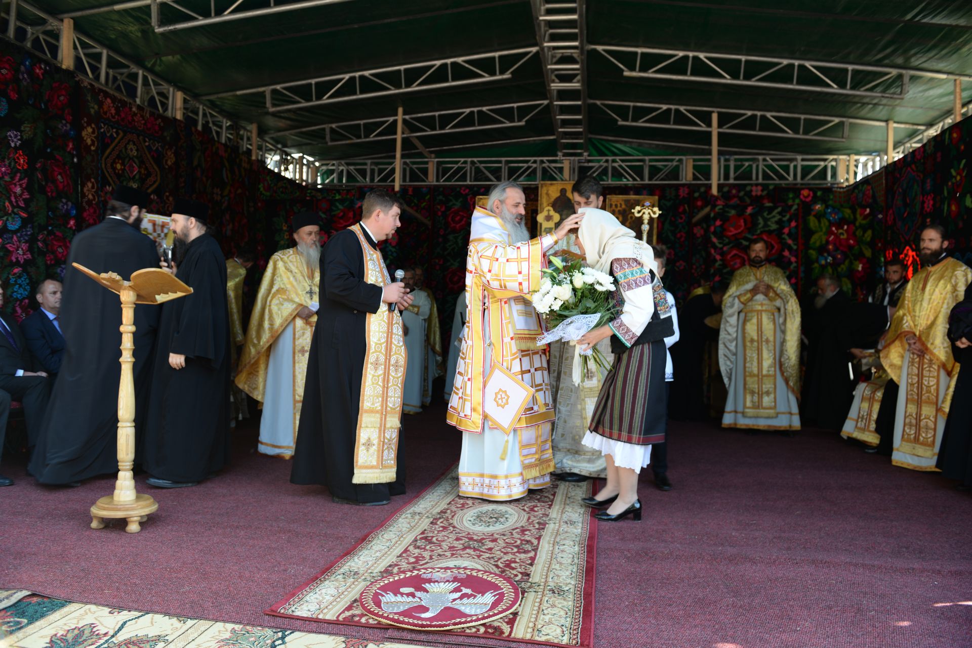 IPS Teofan a resfințit Biserica „Sfinții Arhangheli Mihail şi Gavriil” din Poiana, comuna Vorona