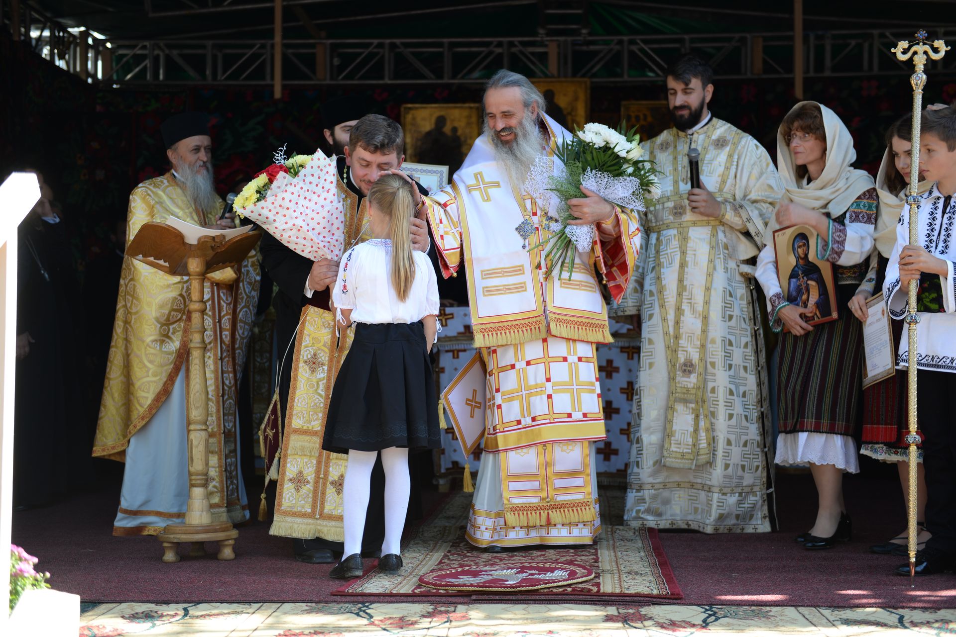 IPS Teofan a resfințit Biserica „Sfinții Arhangheli Mihail şi Gavriil” din Poiana, comuna Vorona