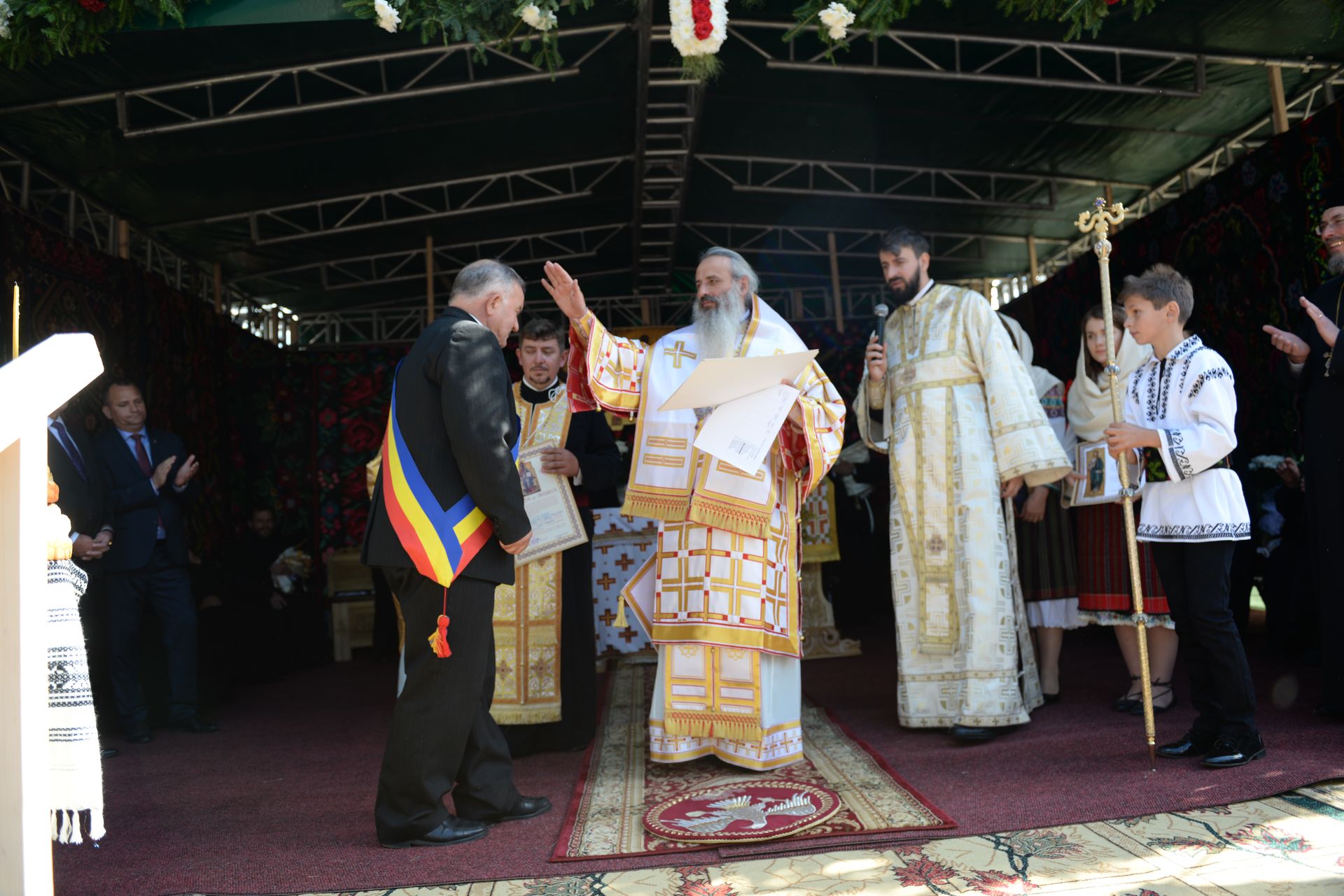 IPS Teofan a resfințit Biserica „Sfinții Arhangheli Mihail şi Gavriil” din Poiana, comuna Vorona