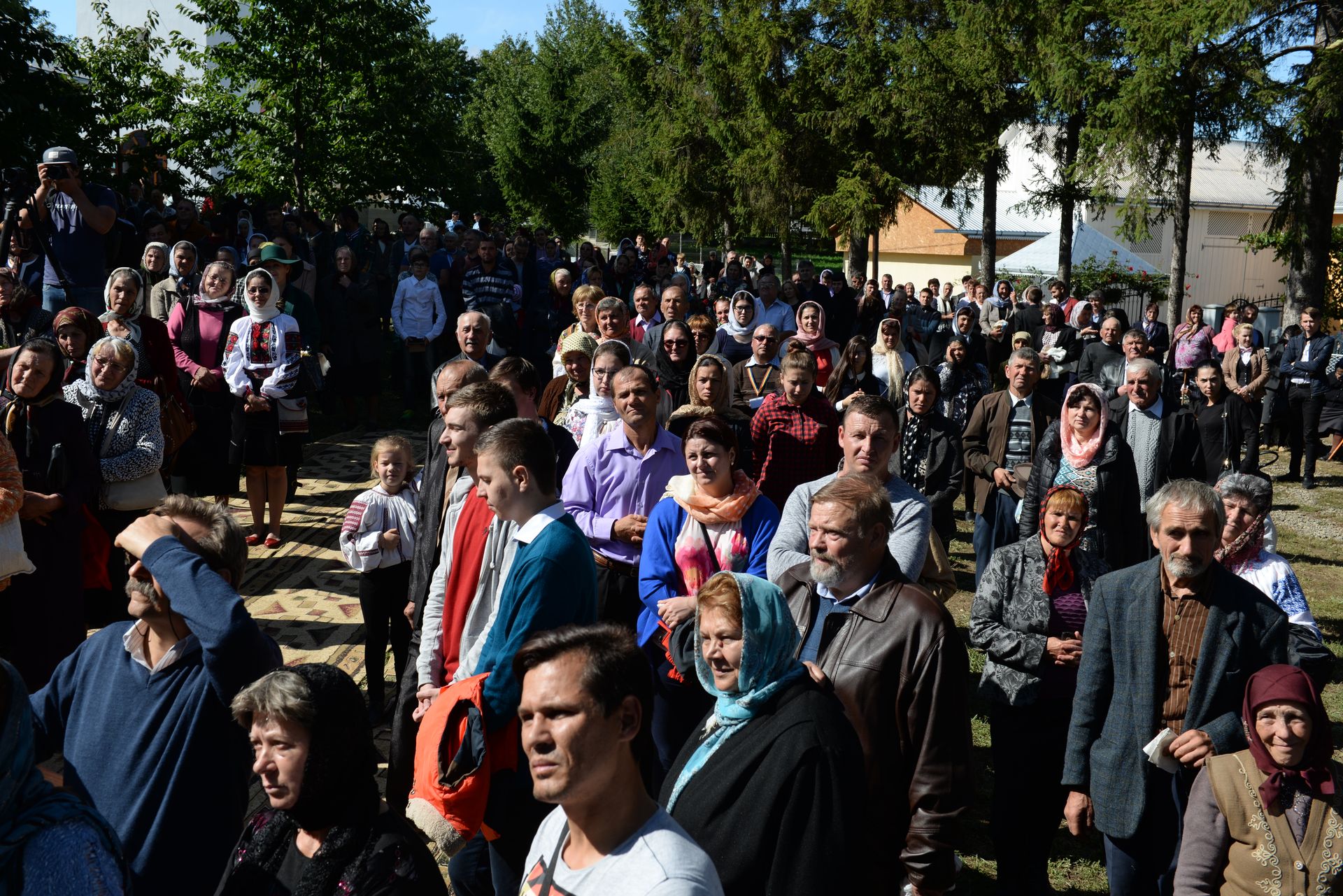 IPS Teofan a resfințit Biserica „Sfinții Arhangheli Mihail şi Gavriil” din Poiana, comuna Vorona