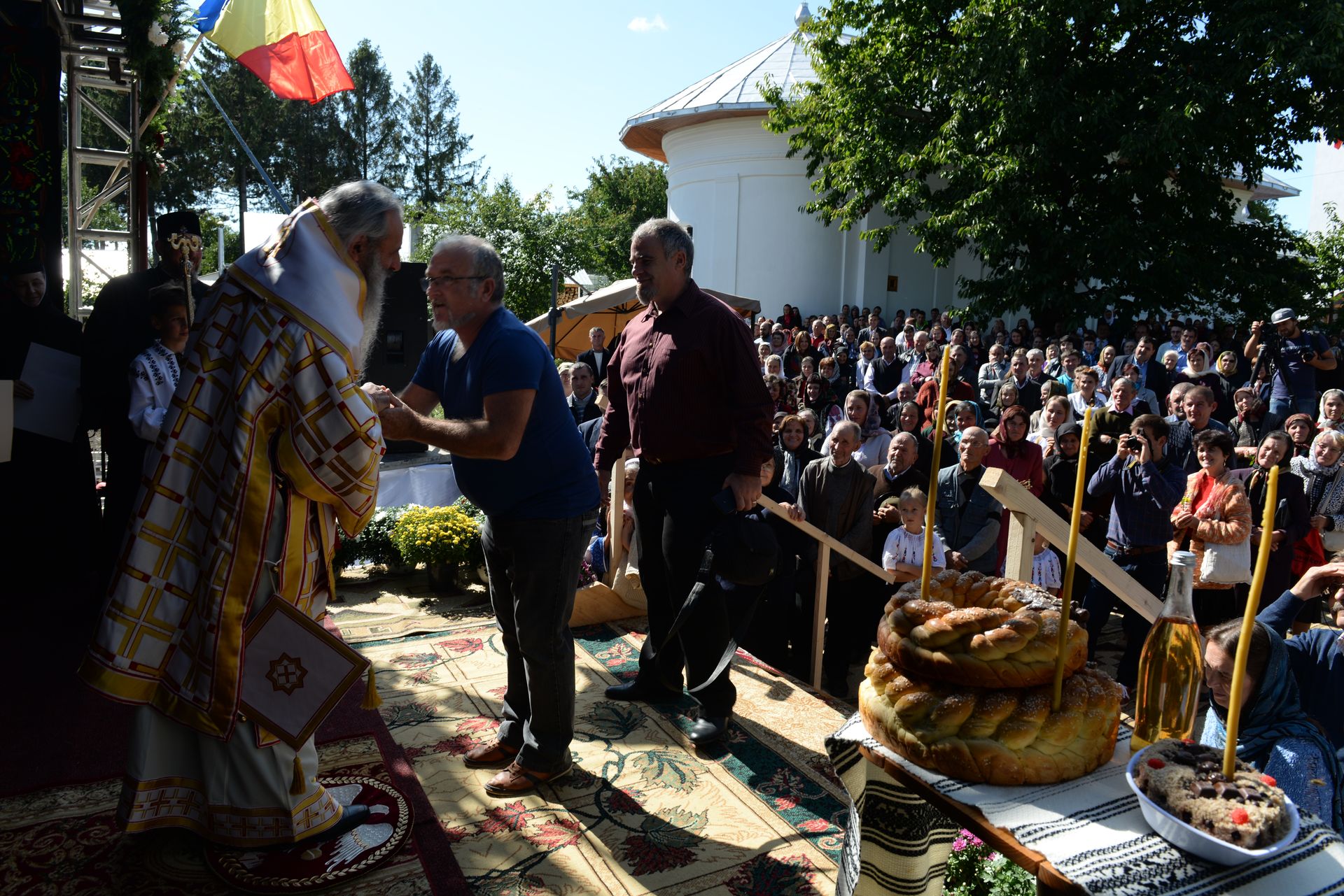 IPS Teofan a resfințit Biserica „Sfinții Arhangheli Mihail şi Gavriil” din Poiana, comuna Vorona