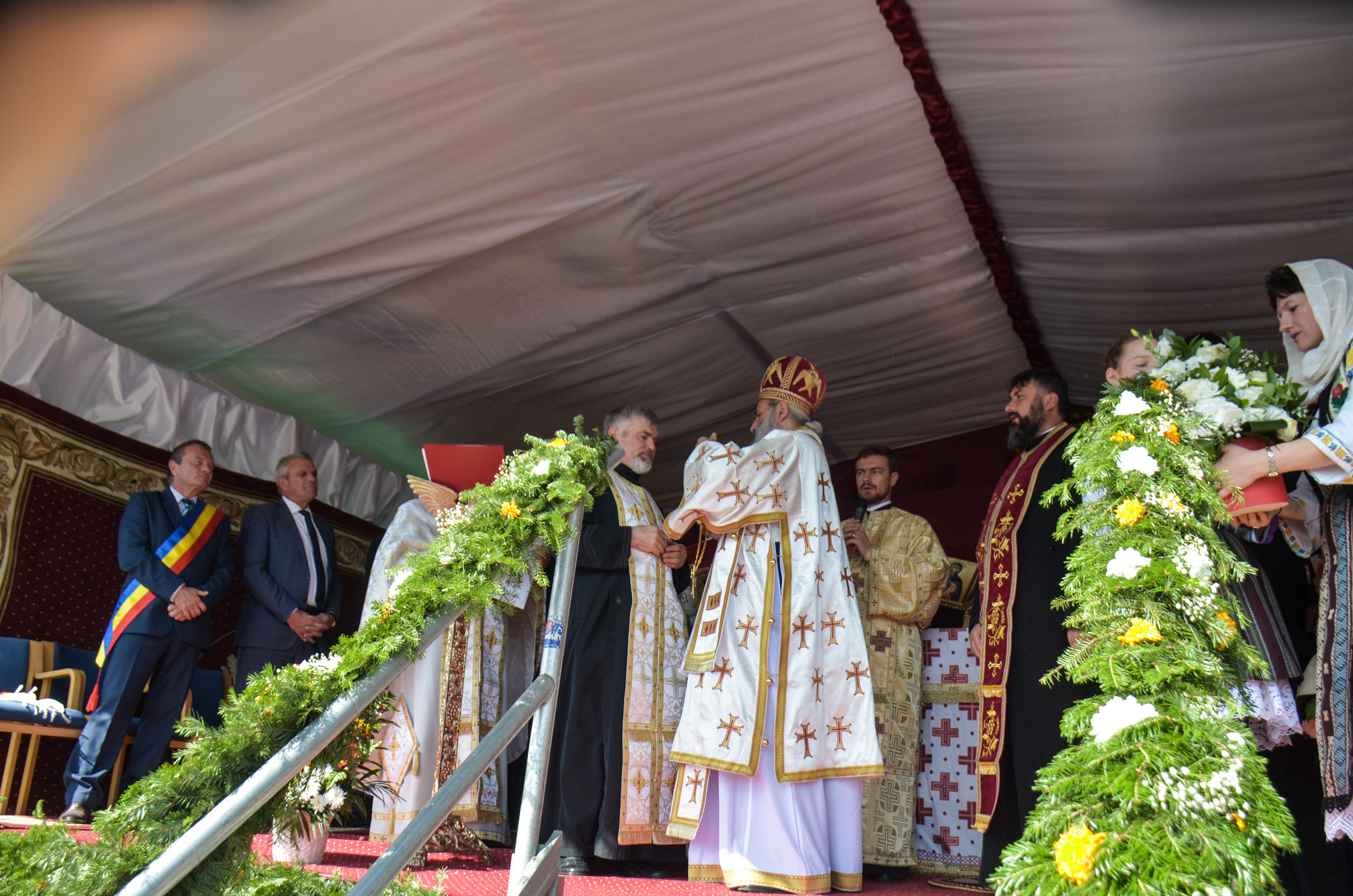 Biserica „Sfinții Arhangheli Mihail și Gavriil” din Satu Nou, sfințită de IPS Mitropolit Teofan