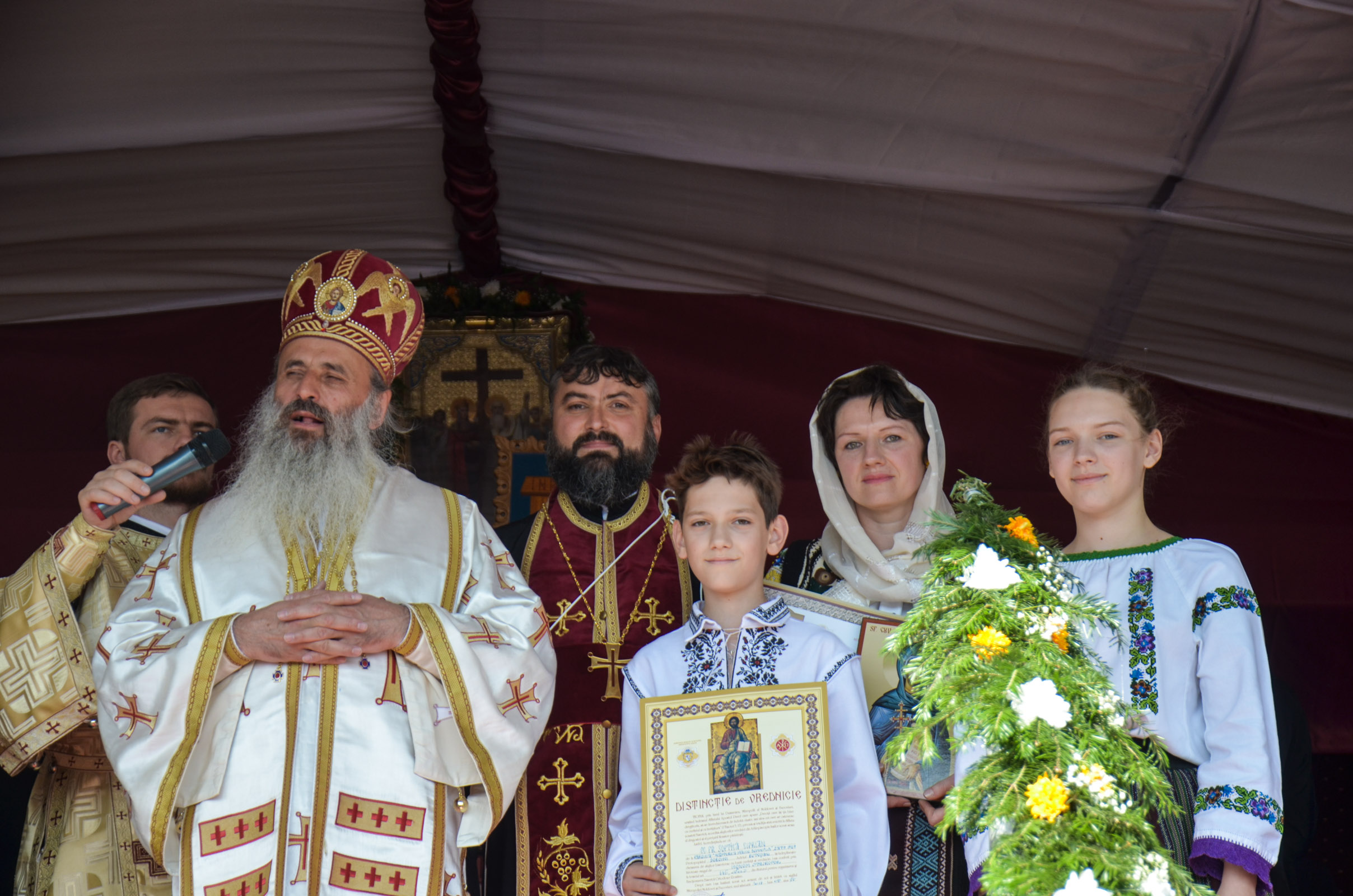 Biserica „Sfinții Arhangheli Mihail și Gavriil” din Satu Nou, sfințită de IPS Mitropolit Teofan