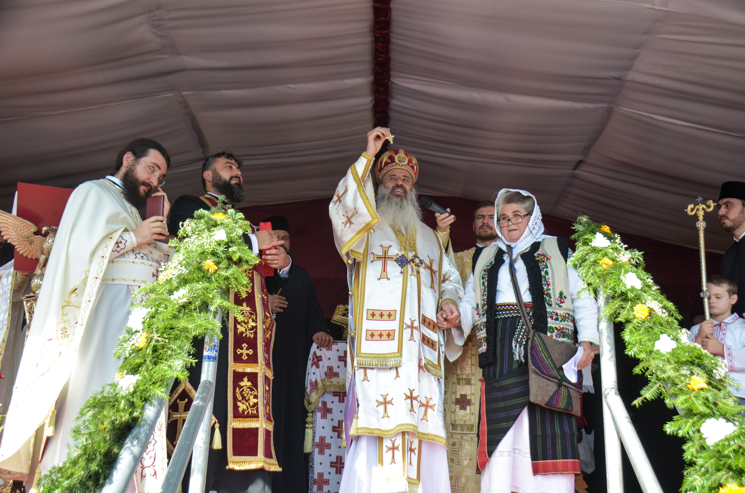 Biserica „Sfinții Arhangheli Mihail și Gavriil” din Satu Nou, sfințită de IPS Mitropolit Teofan