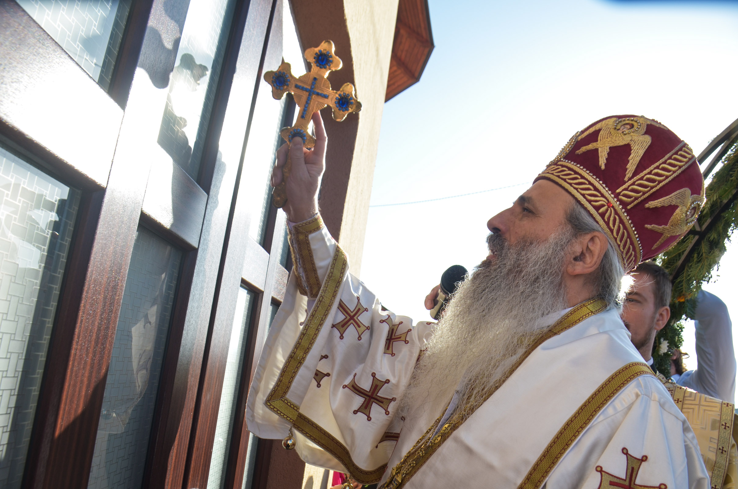 Biserica „Sfinții Arhangheli Mihail și Gavriil” din Satu Nou, sfințită de IPS Mitropolit Teofan