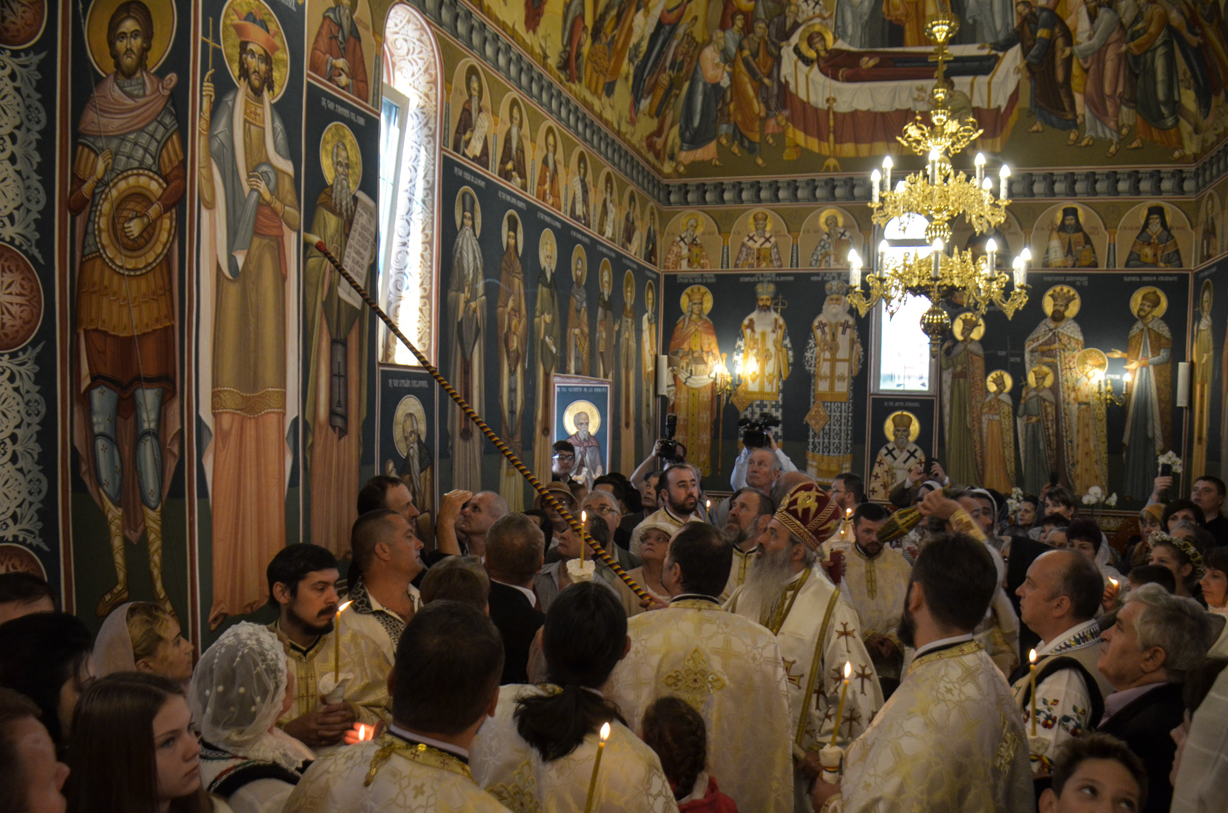 Biserica „Sfinții Arhangheli Mihail și Gavriil” din Satu Nou, sfințită de IPS Mitropolit Teofan