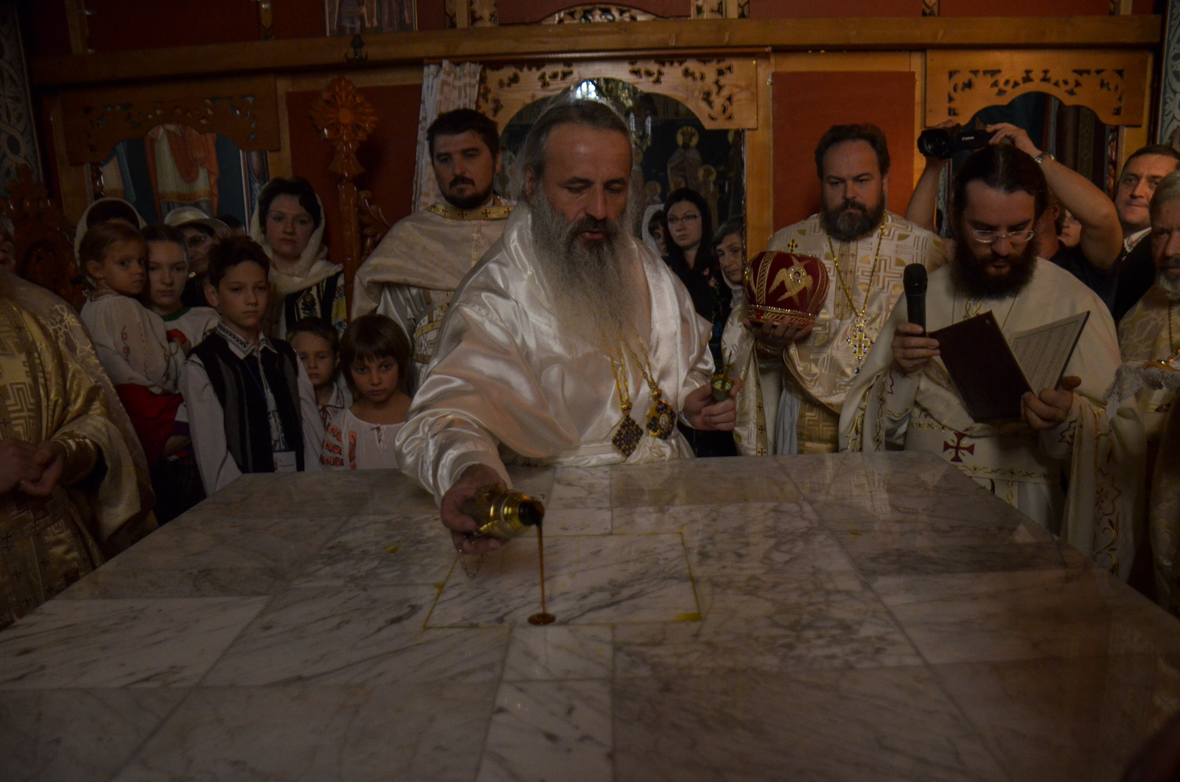 Biserica „Sfinții Arhangheli Mihail și Gavriil” din Satu Nou, sfințită de IPS Mitropolit Teofan