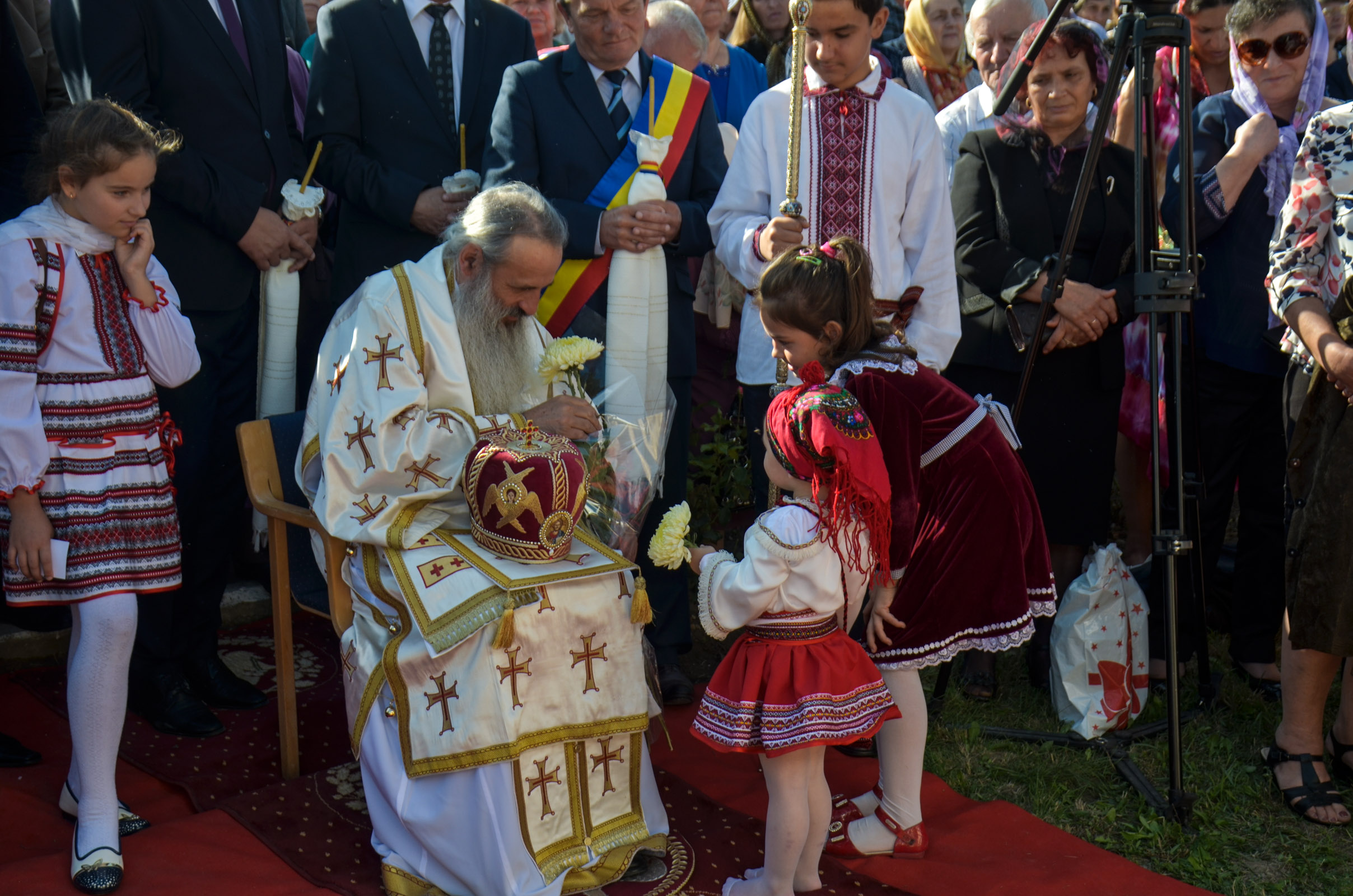 Biserica „Sfinții Arhangheli Mihail și Gavriil” din Satu Nou, sfințită de IPS Mitropolit Teofan