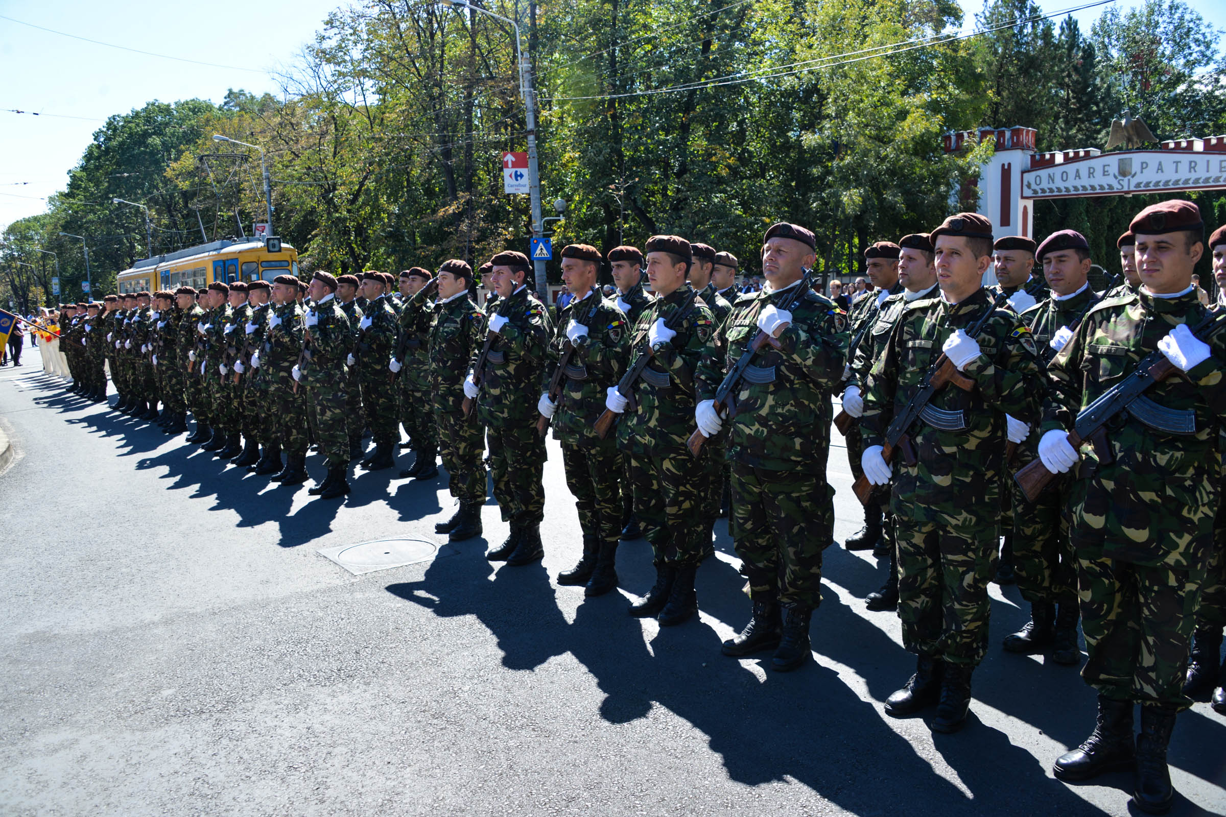 Monument al eroilor sfințit la Iași: „Eu pe voi, cei de astăzi, vă îmbrățișez cu mâinile Crucii”