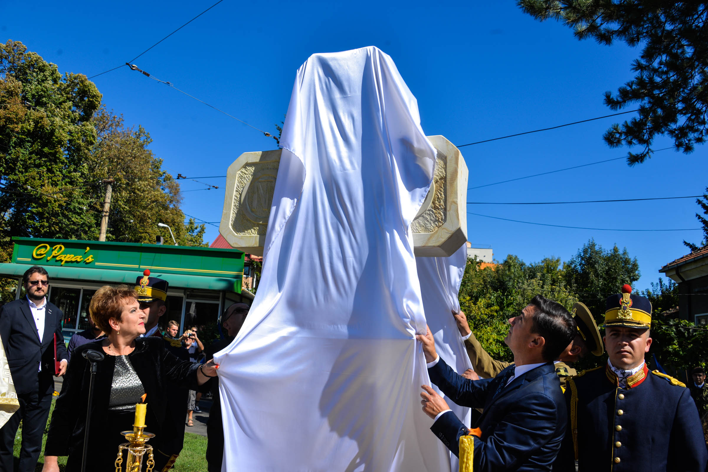 Monument al eroilor sfințit la Iași: „Eu pe voi, cei de astăzi, vă îmbrățișez cu mâinile Crucii”