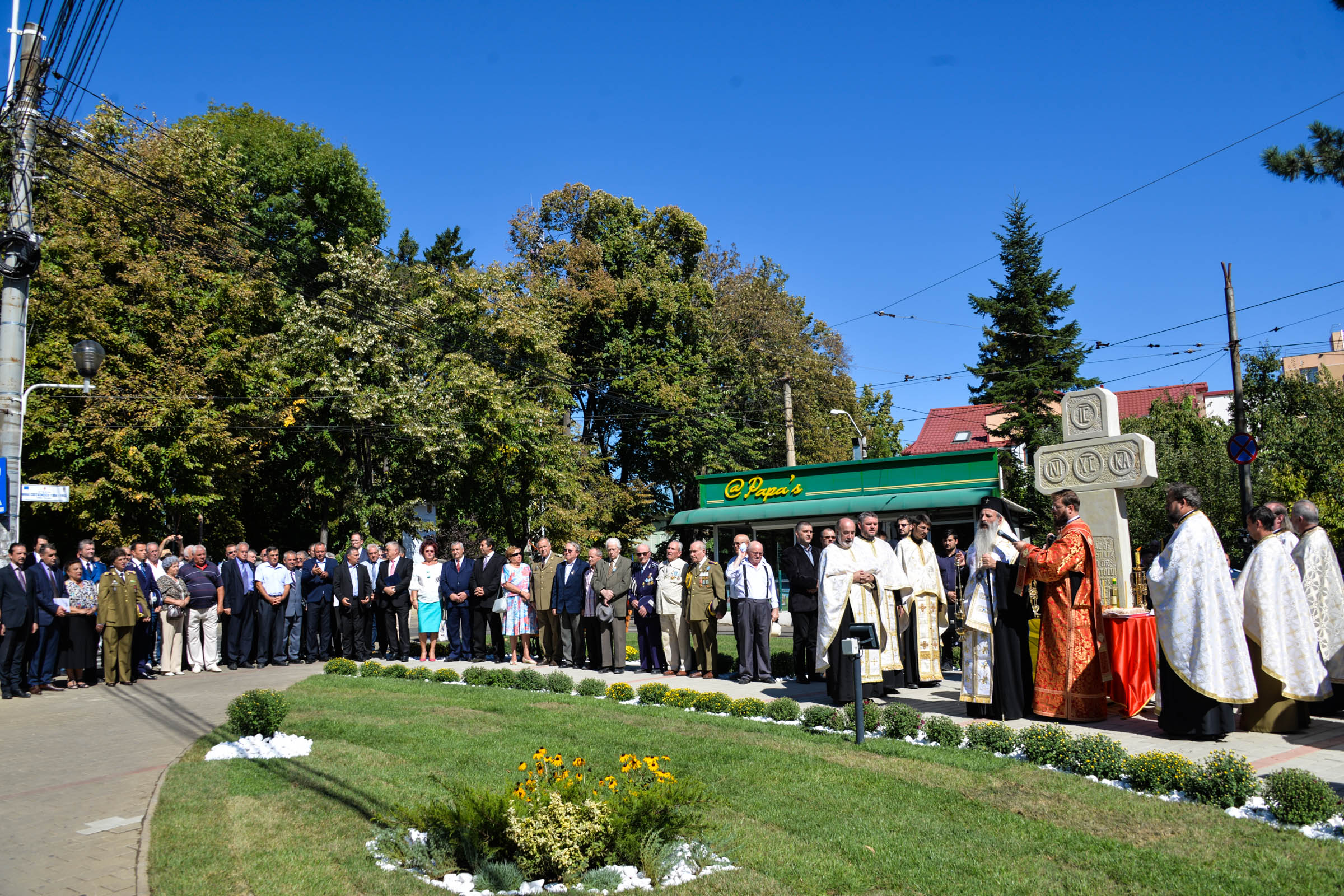Monument al eroilor sfințit la Iași: „Eu pe voi, cei de astăzi, vă îmbrățișez cu mâinile Crucii”