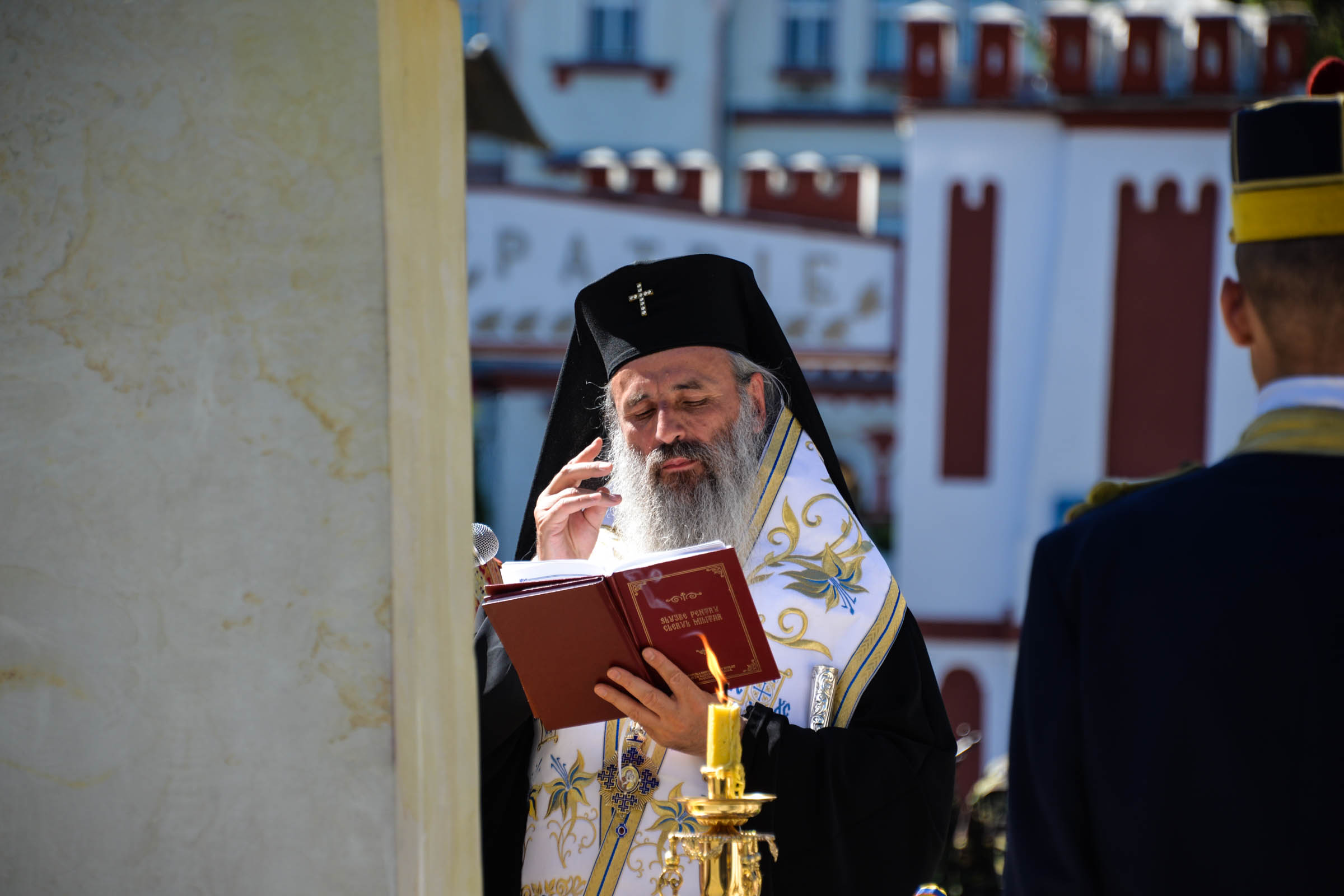 Monument al eroilor sfințit la Iași: „Eu pe voi, cei de astăzi, vă îmbrățișez cu mâinile Crucii”