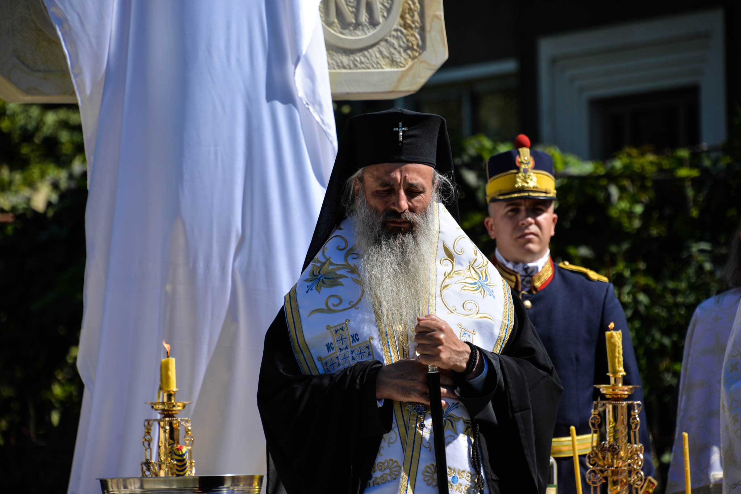 Monument al eroilor sfințit la Iași: „Eu pe voi, cei de astăzi, vă îmbrățișez cu mâinile Crucii”