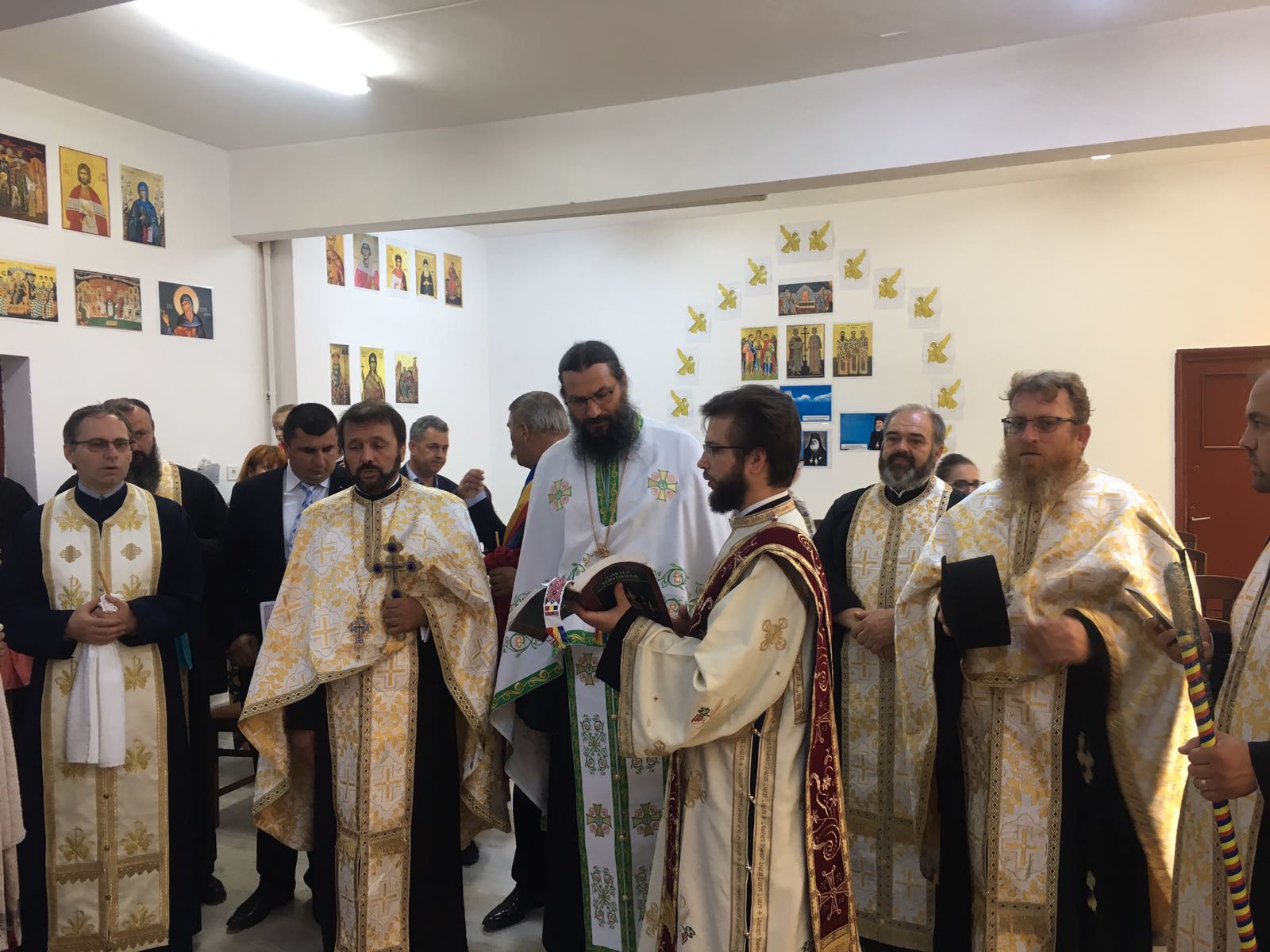 Sprijin pentru copiii săraci din Eparhia Romanului şi Bacăului Sprijin pentru copiii săraci din Eparhia Romanului şi Bacăului