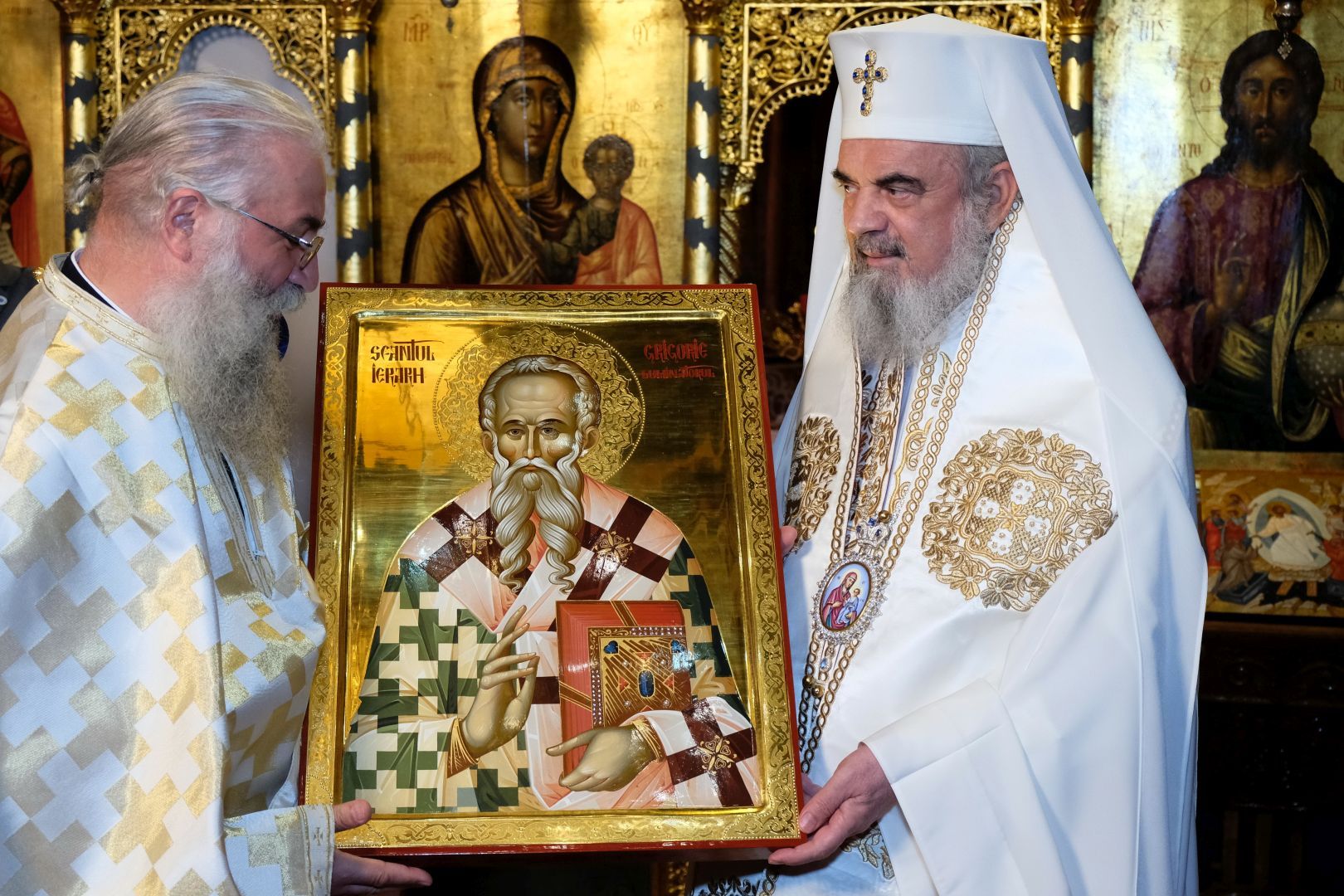 Părintele Patriarh Daniel a sfinţit racla în care vor fi așezate moaștele Sfinților Cuvioși Sila, Paisie și Natan