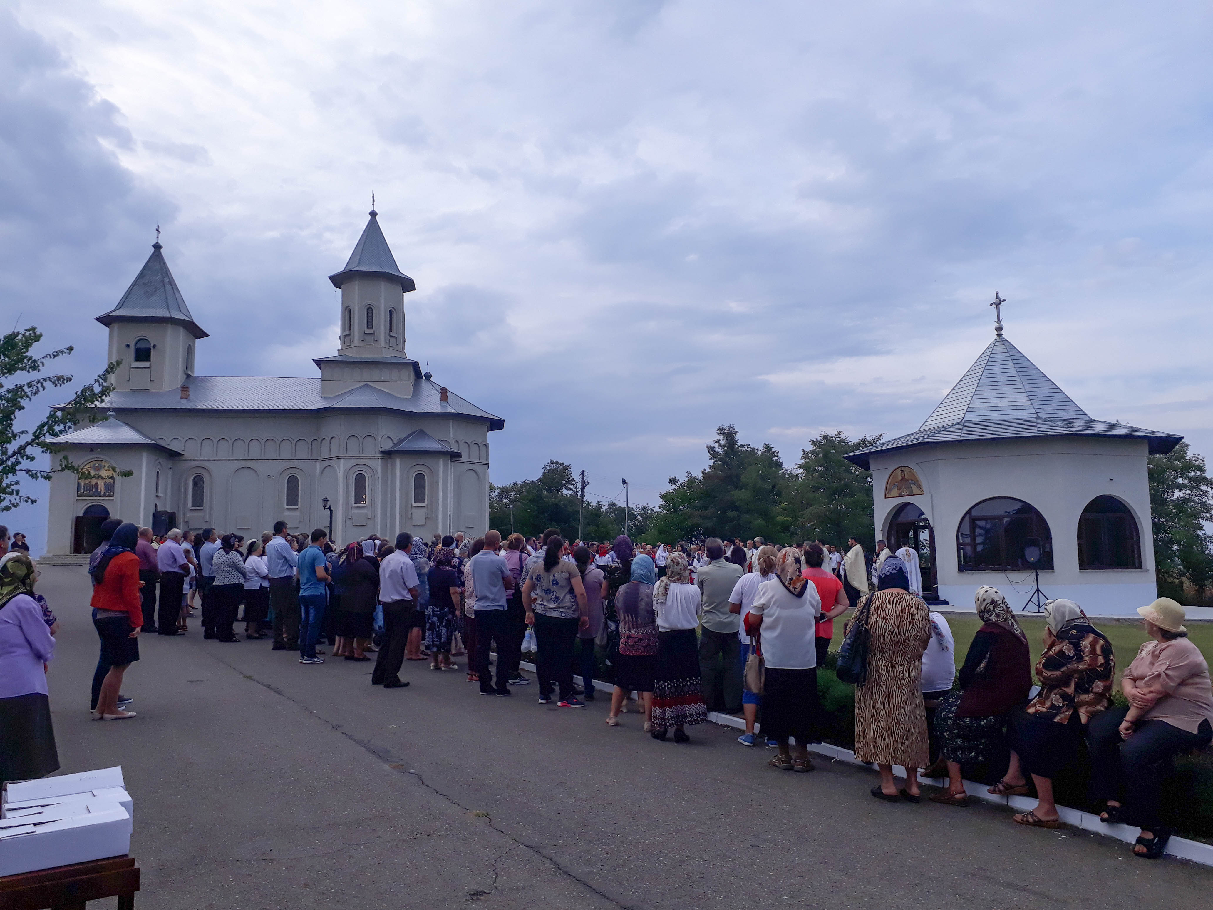 Sfințire de altar de vară și de casă socială în Parohia Buznea