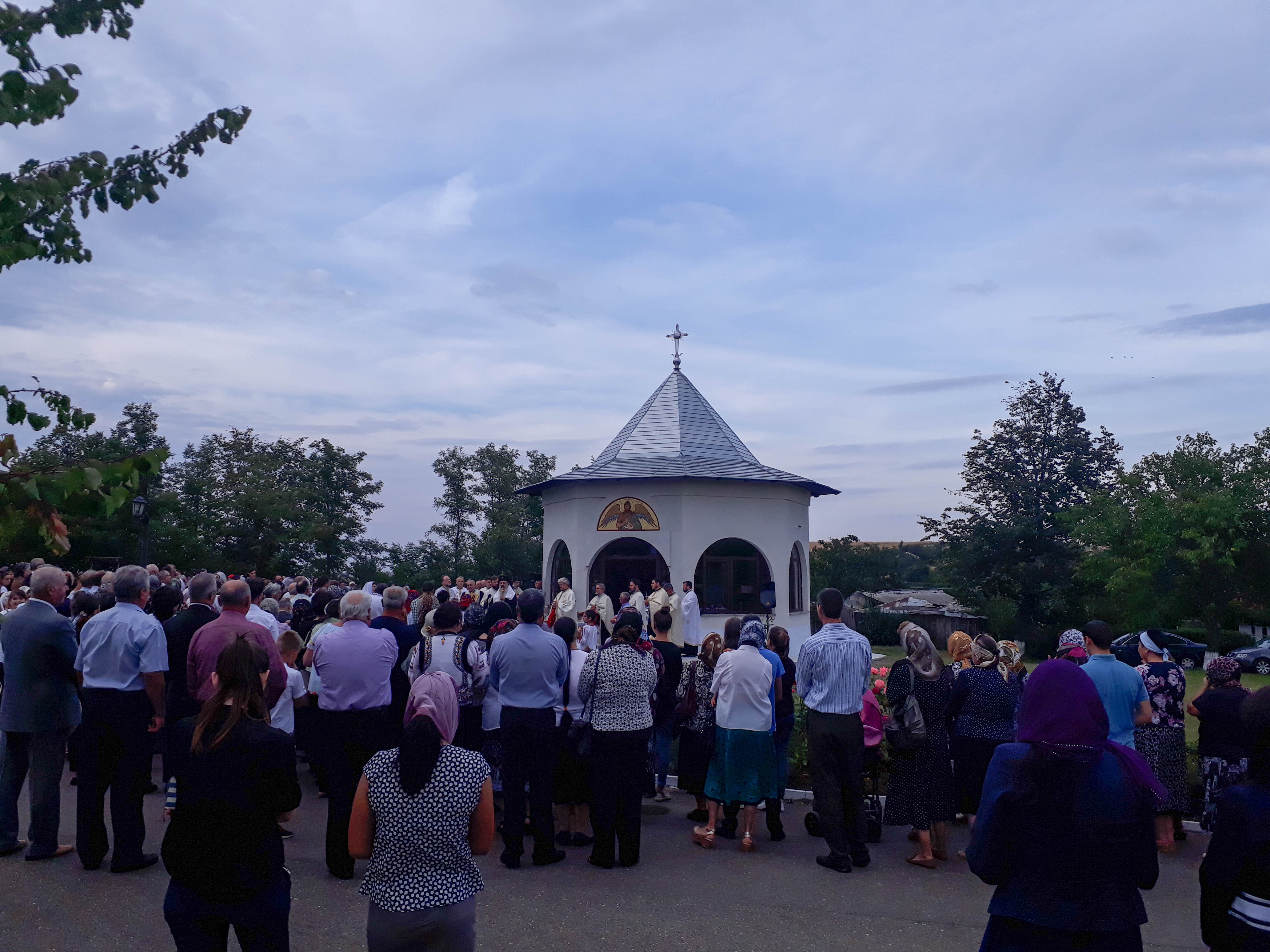 Sfințire de altar de vară și de casă socială în Parohia Buznea