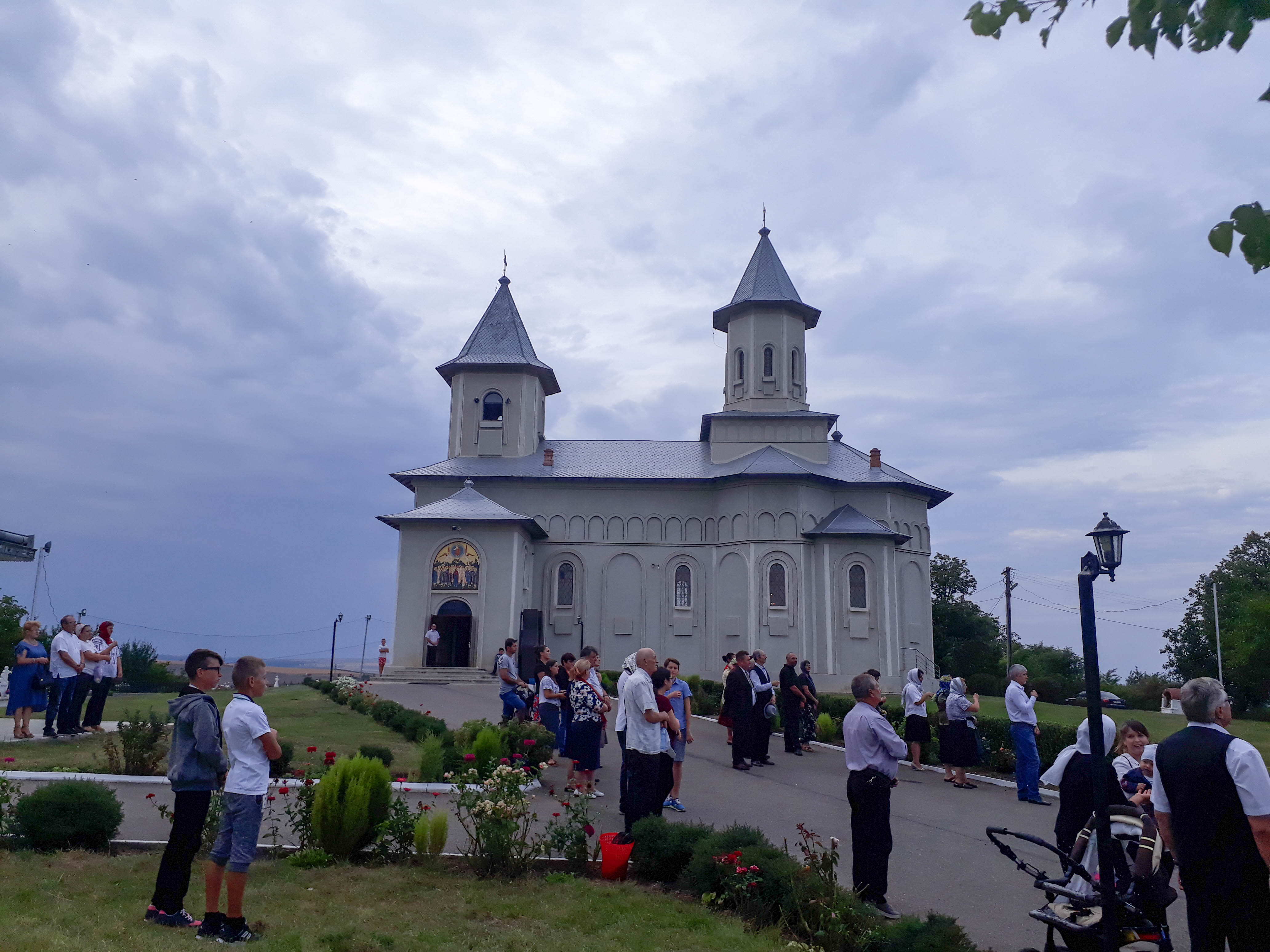Sfințire de altar de vară și de casă socială în Parohia Buznea