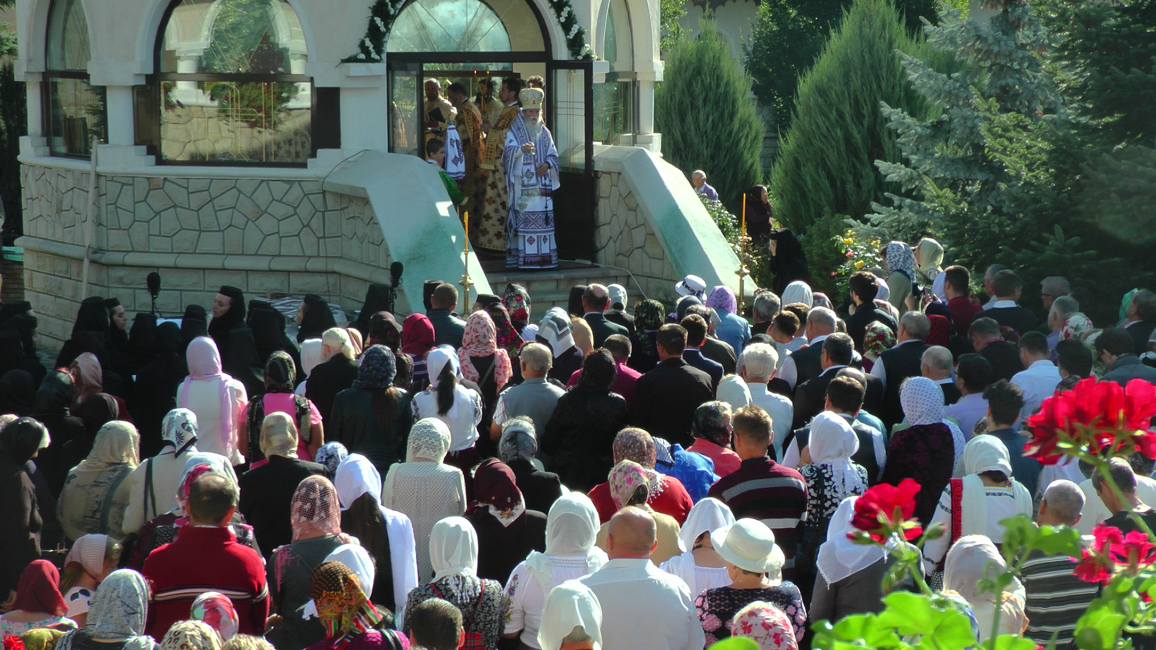 Liturghii arhiereşti la Cămârzani şi Soloneţ