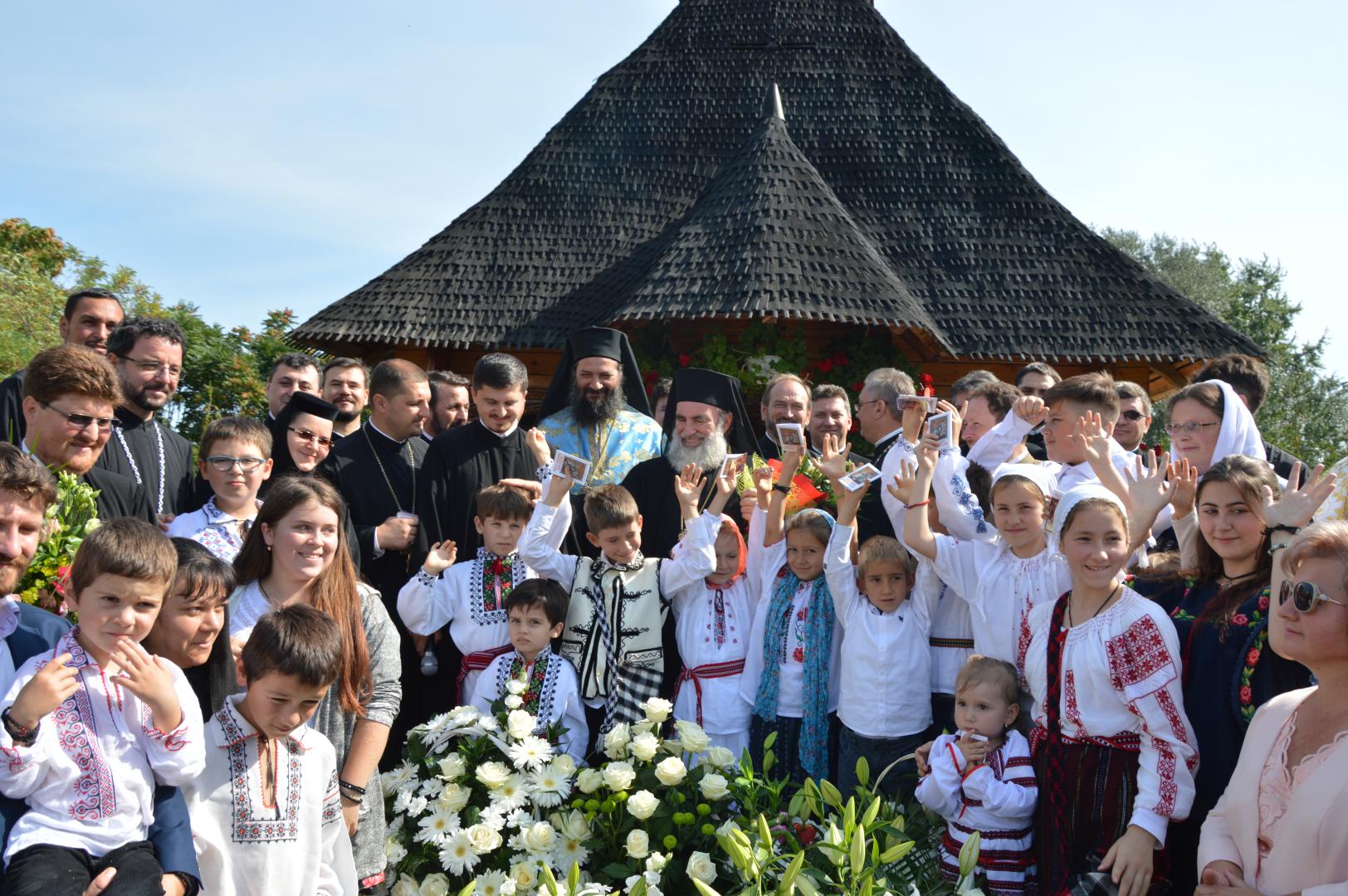 Slujire şi binecuvântare la „biserica copiilor“ din Roman Slujire şi binecuvântare la „biserica copiilor“ din Roman