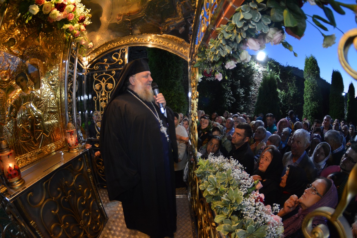 Foto: Constantin Ciofu Maica Domnului, cinstită de mii de pelerini la Hadâmbu