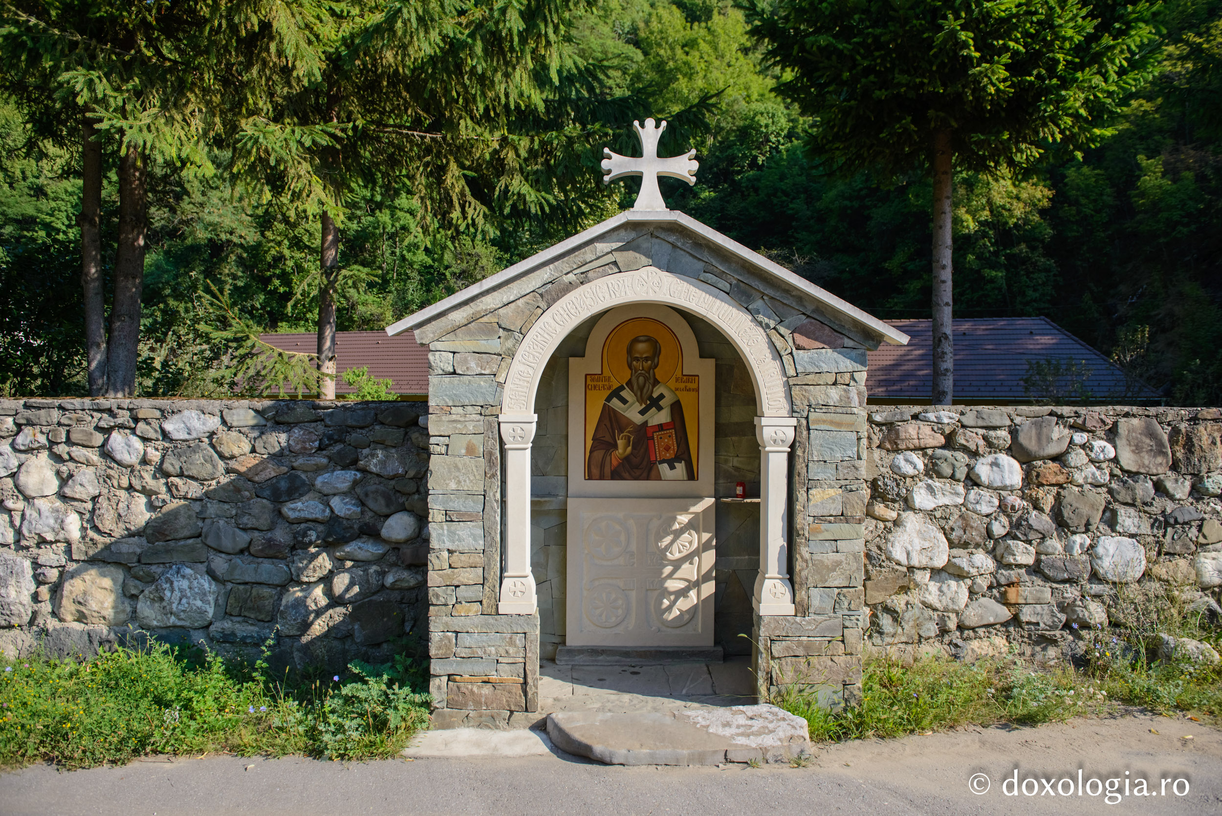 (Foto) Popas la troiţa Sfântului Ghelasie de la Mănăstirea Râmeţ