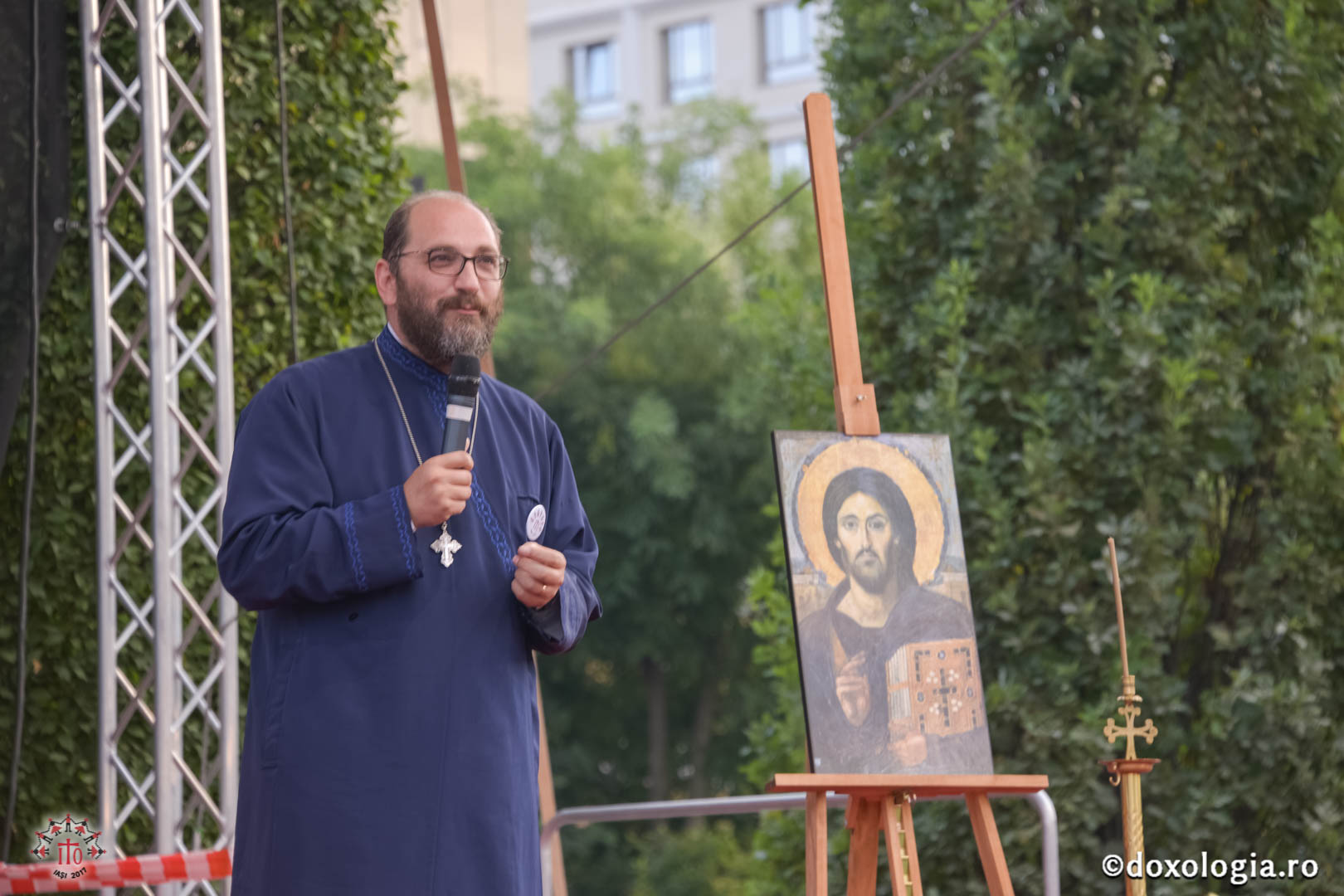 (Video) A fi liber în Hristos înseamnă a-I sluji Mântuitorului cu zâmbetul pe buze! – Pr. Constantin Necula