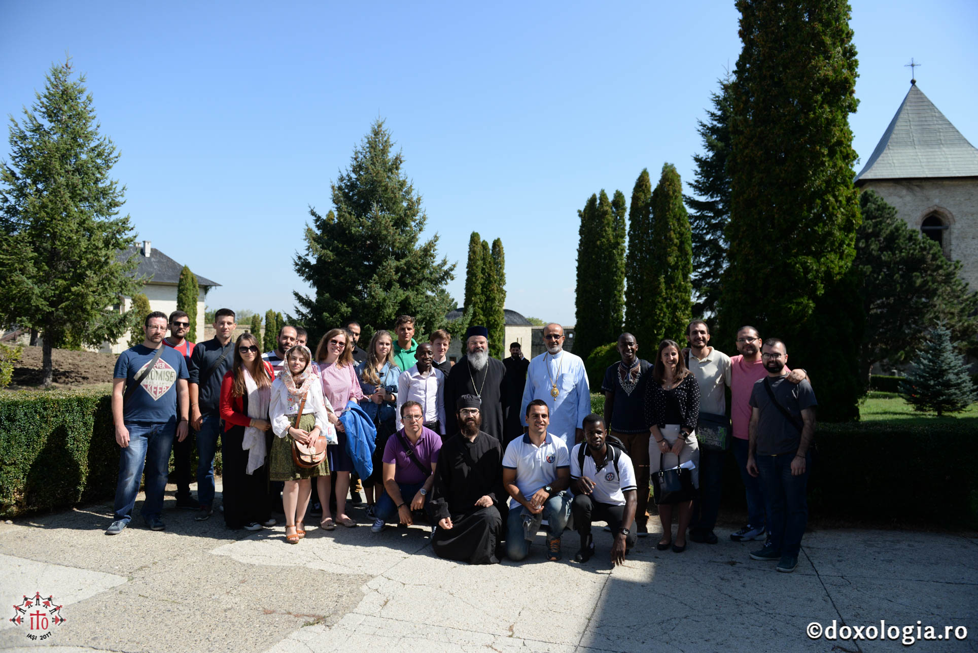 Tinerii participanți la ITO 2017, în vizită la mănăstirile ieșene (galerie FOTO)