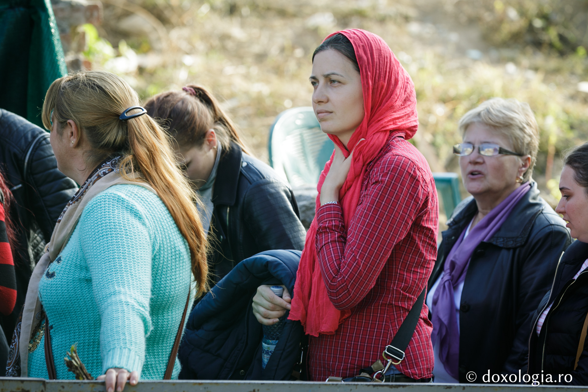 Rugăciune și mulțumire la raclele cu moaștele Sfintelor Parascheva și Tecla (galerie FOTO)