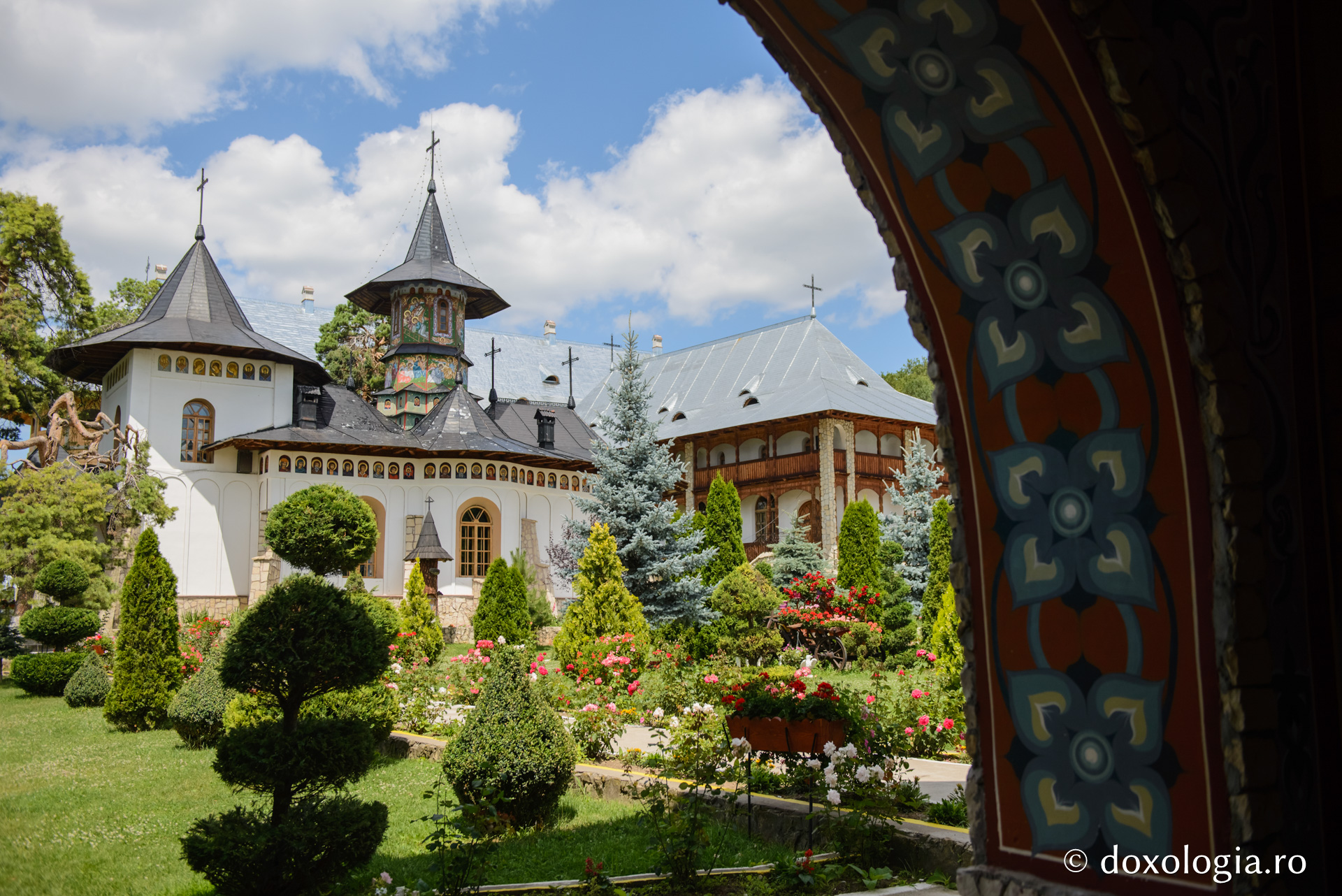 (Foto) Mănăstirea Bujoreni – o oază de liniște în Podișul Moldovei