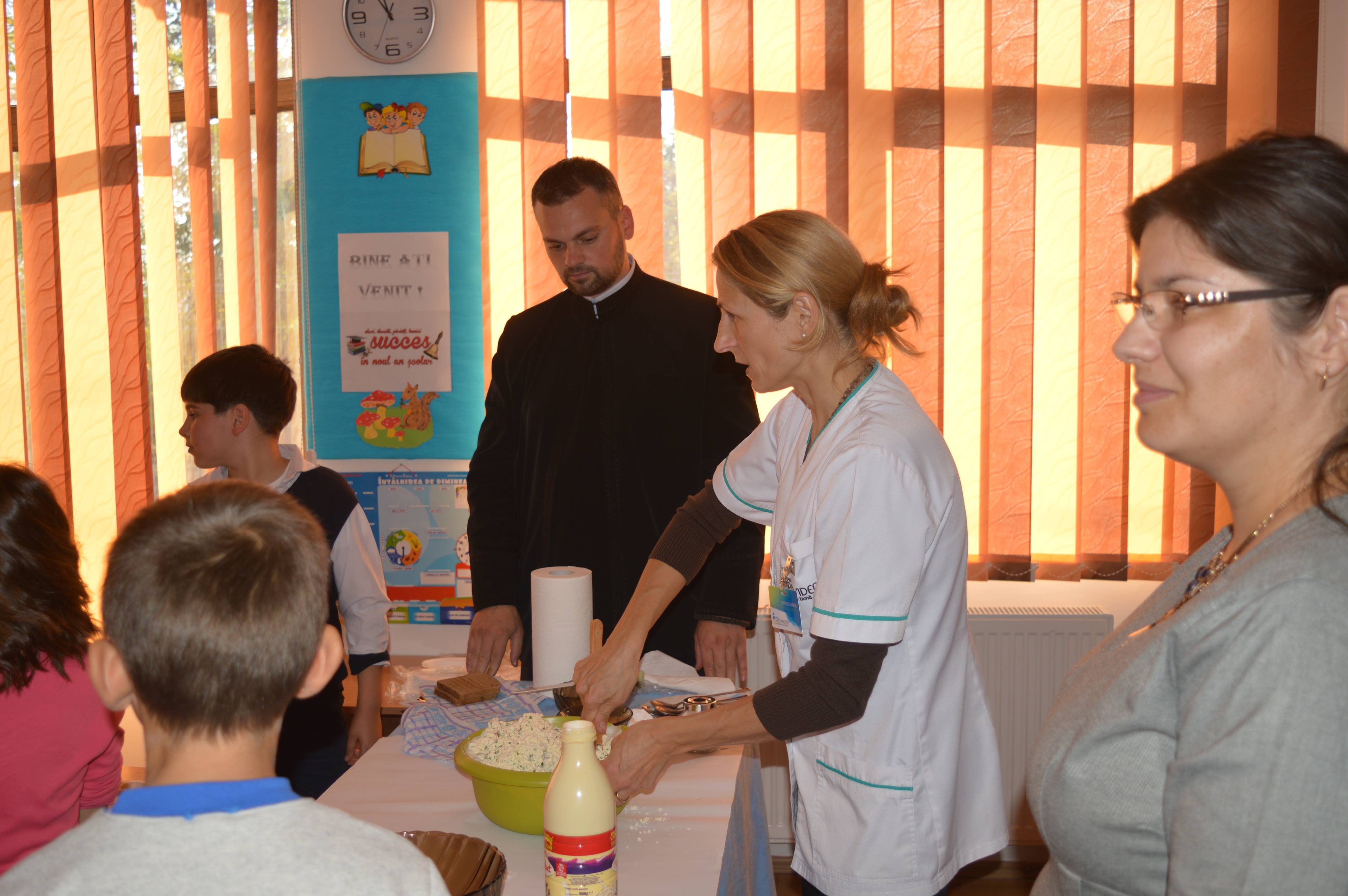 Campanie a Fundaţiei Medicale „Providenţa“: Creştem sănătoşi în Ziua Alimentaţiei!