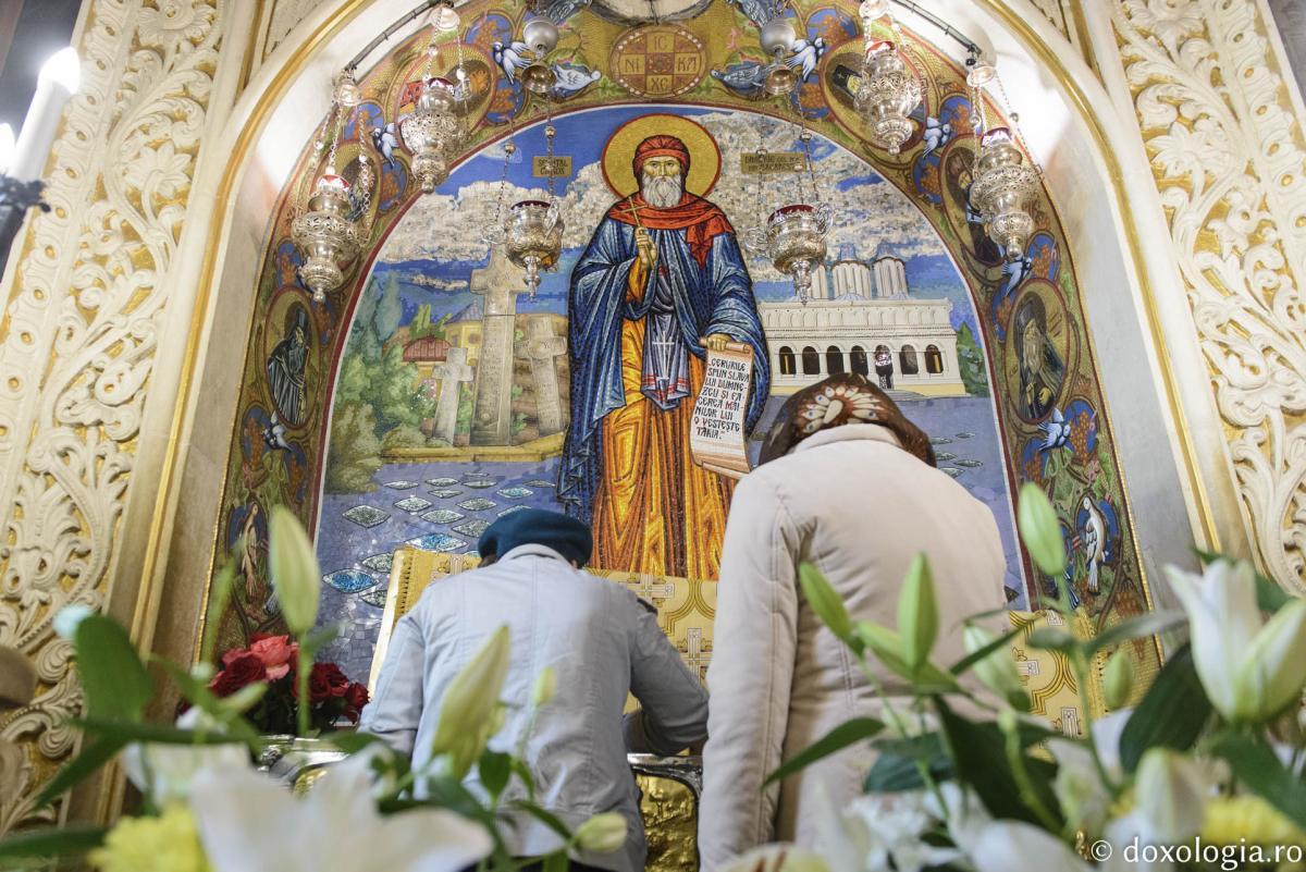 Cele două surori evlavioase şi părticica din moaştele Sfântului Dimitrie cel Nou