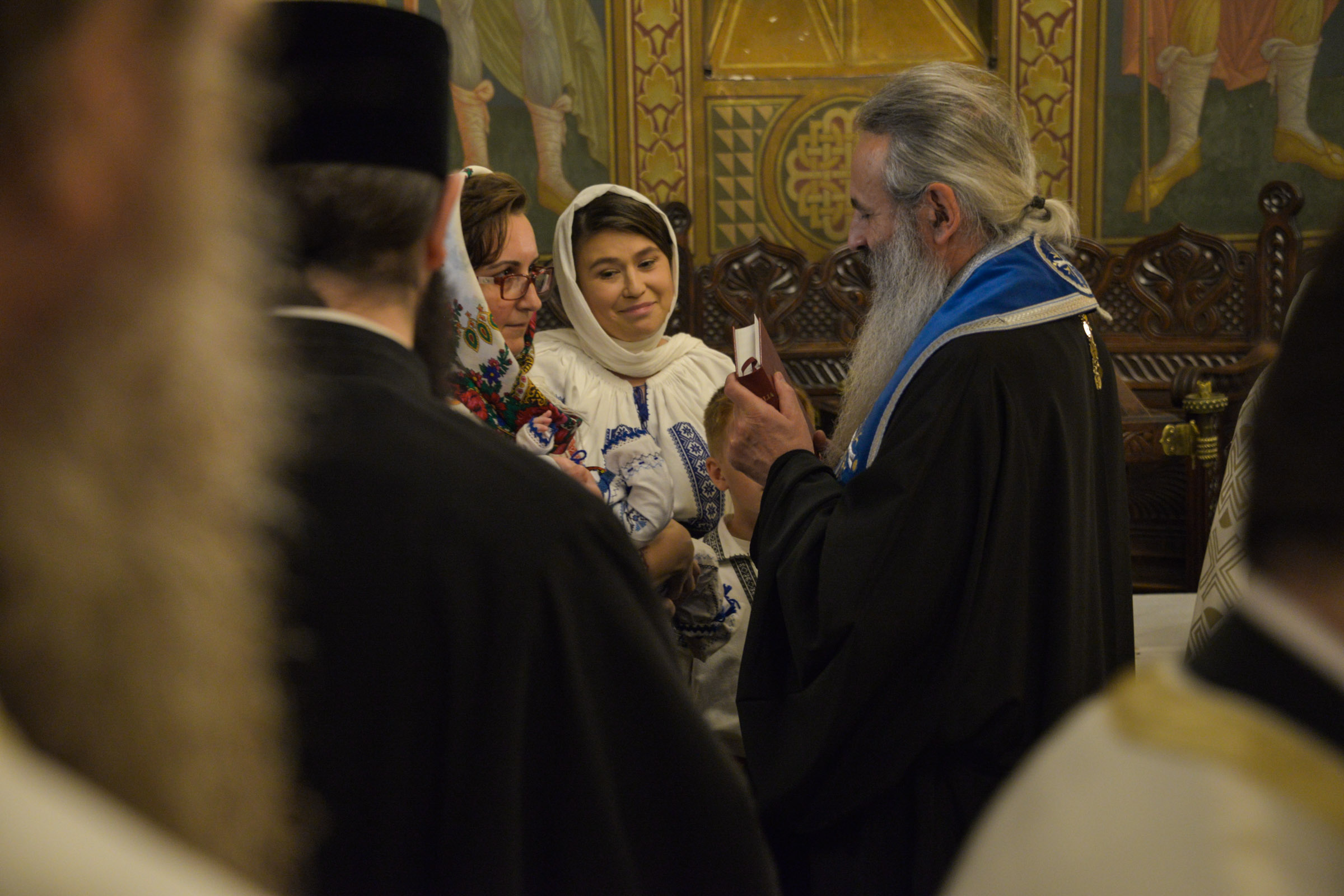 Slujba de încreştinare a pruncului Simon Petru Cîrlescu, oficiată de IPS Mitropolit Teofan Slujba de încreştinare a pruncului Simon Petru Cîrlescu, oficiată de IPS Mitropolit Teofan