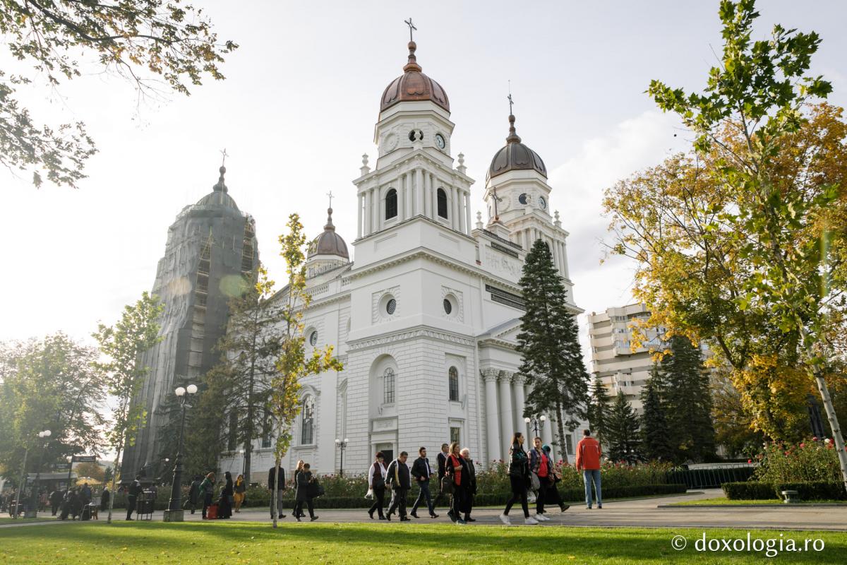 Soborul ierarhilor slujitori ‒ Sfânta Liturghie la Hramul Sfintei Cuvioase Parascheva 2017