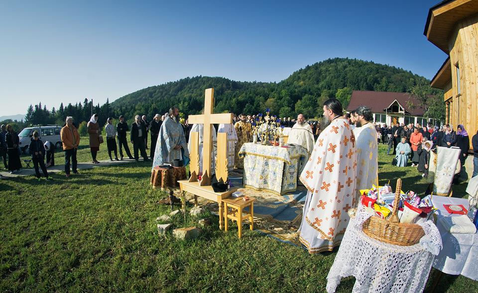 Hram în Poiana raiului de la Pocrov