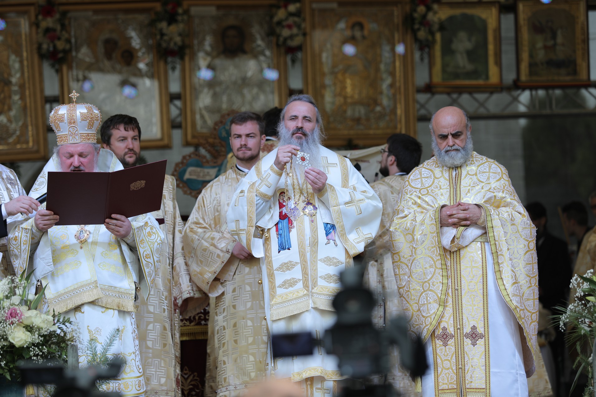 Sărbătoare istorică în cartierul ieșean Alexandru cel Bun: Biserica „Sfântul Ierarh Nectarie” a fost sfințită